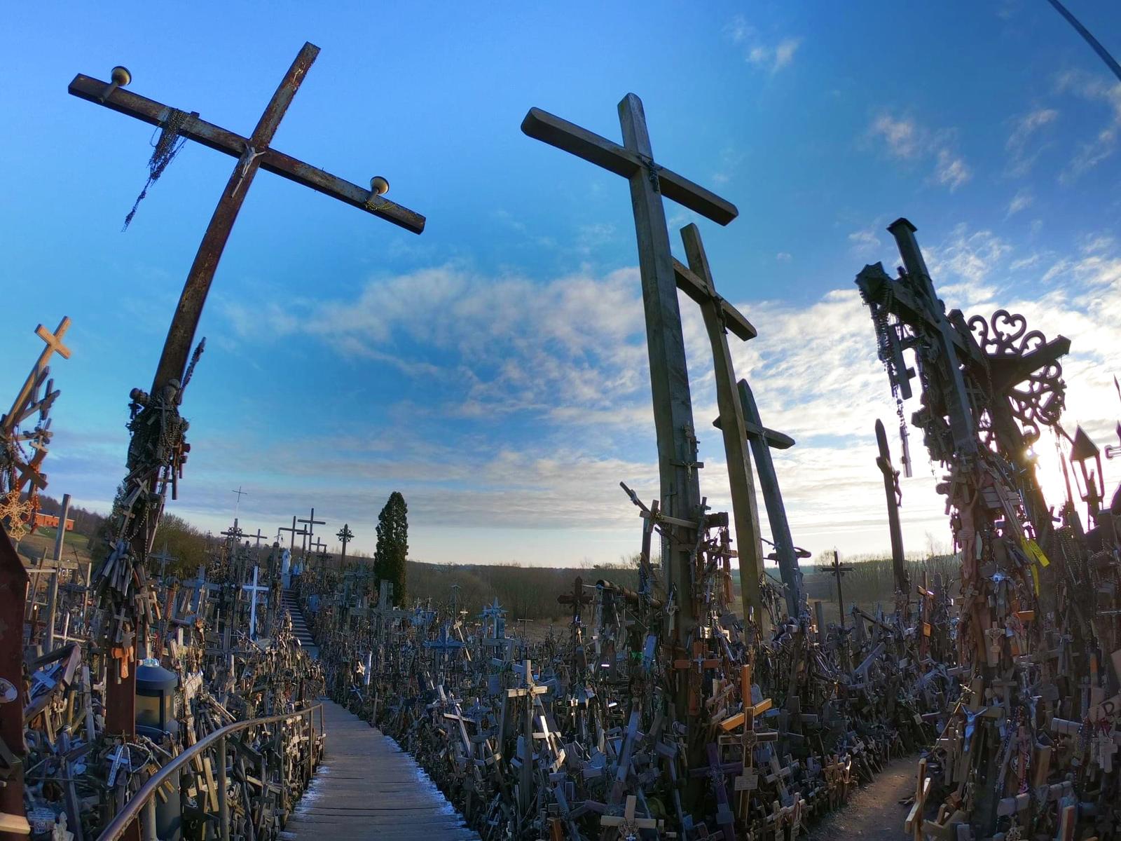 こんな景色見たことない リトアニア最大の巡礼地 十字架の丘 Kasumi713が投稿したフォトブック Sharee