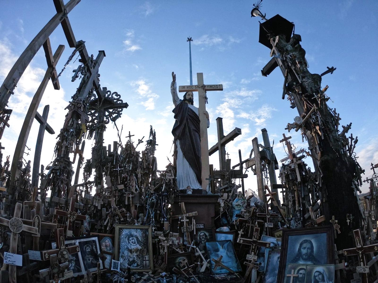 こんな景色見たことない リトアニア最大の巡礼地 十字架の丘 Kasumi713が投稿したフォトブック Sharee