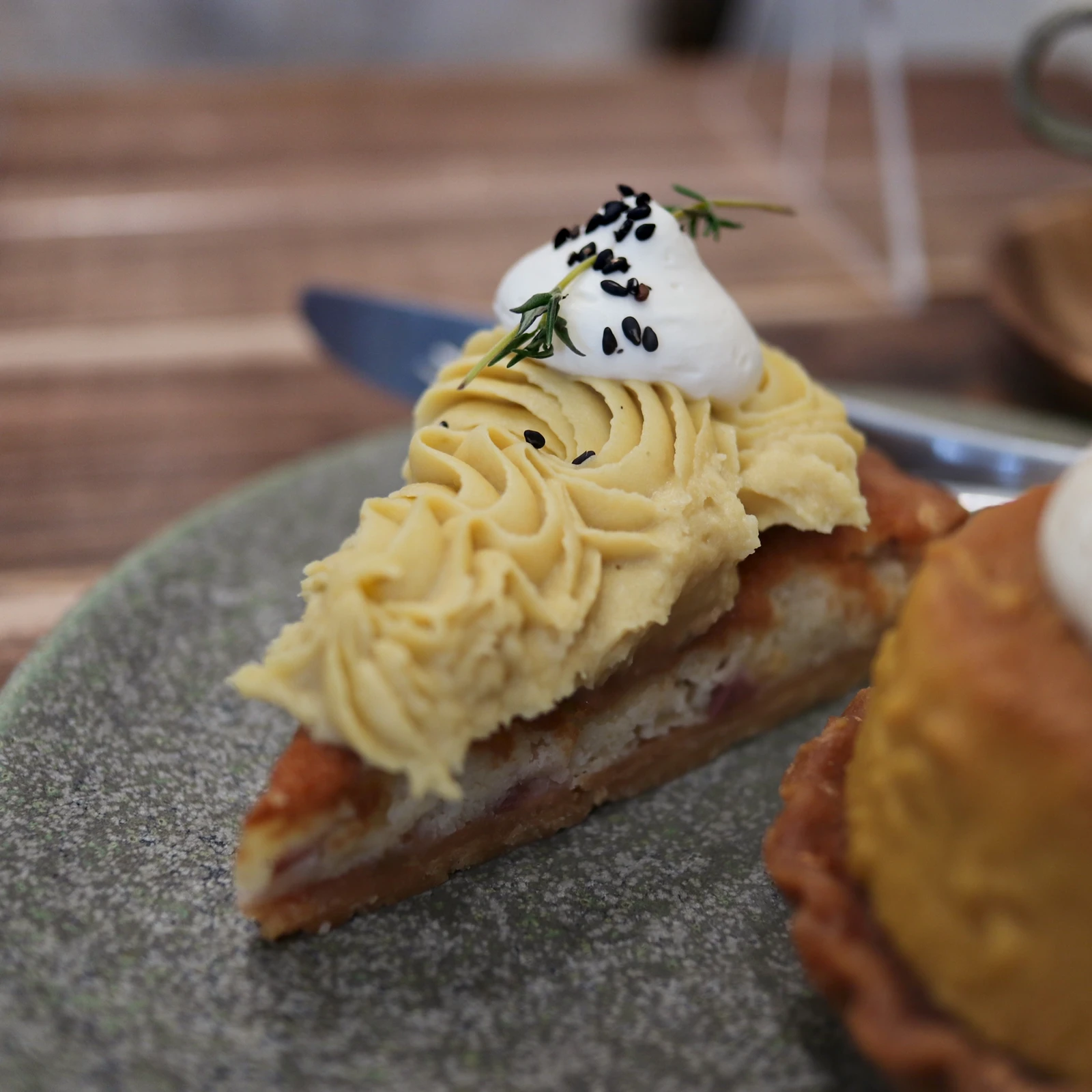 大阪 谷町四丁目 種類豊富な焼き菓子とケーキのカフェ おやつcafe Holicさん Ernkkkkkkが投稿したフォトブック Lemon8