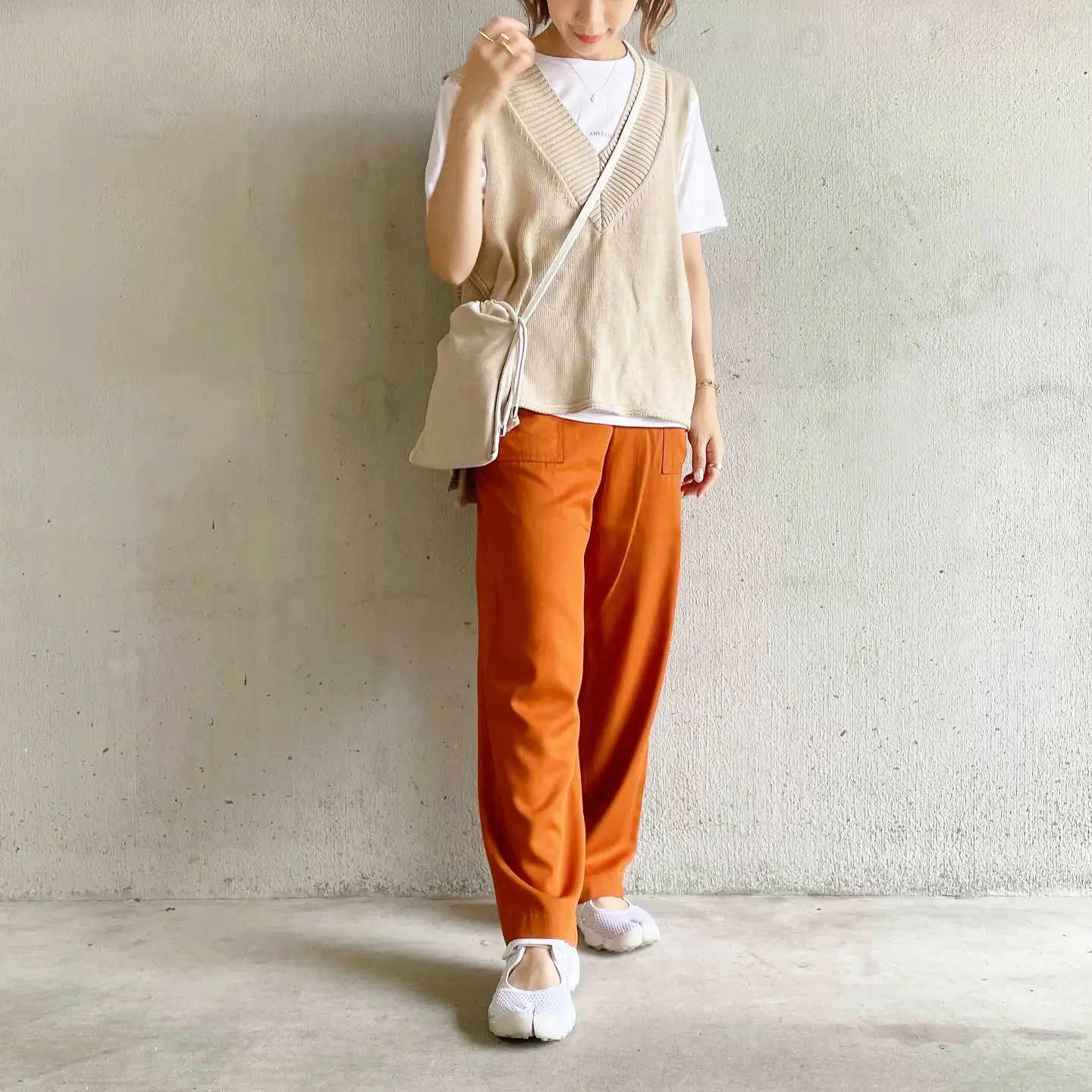 オレンジパンツコーデ 全身ver N O R I が投稿したフォトブック Lemon8