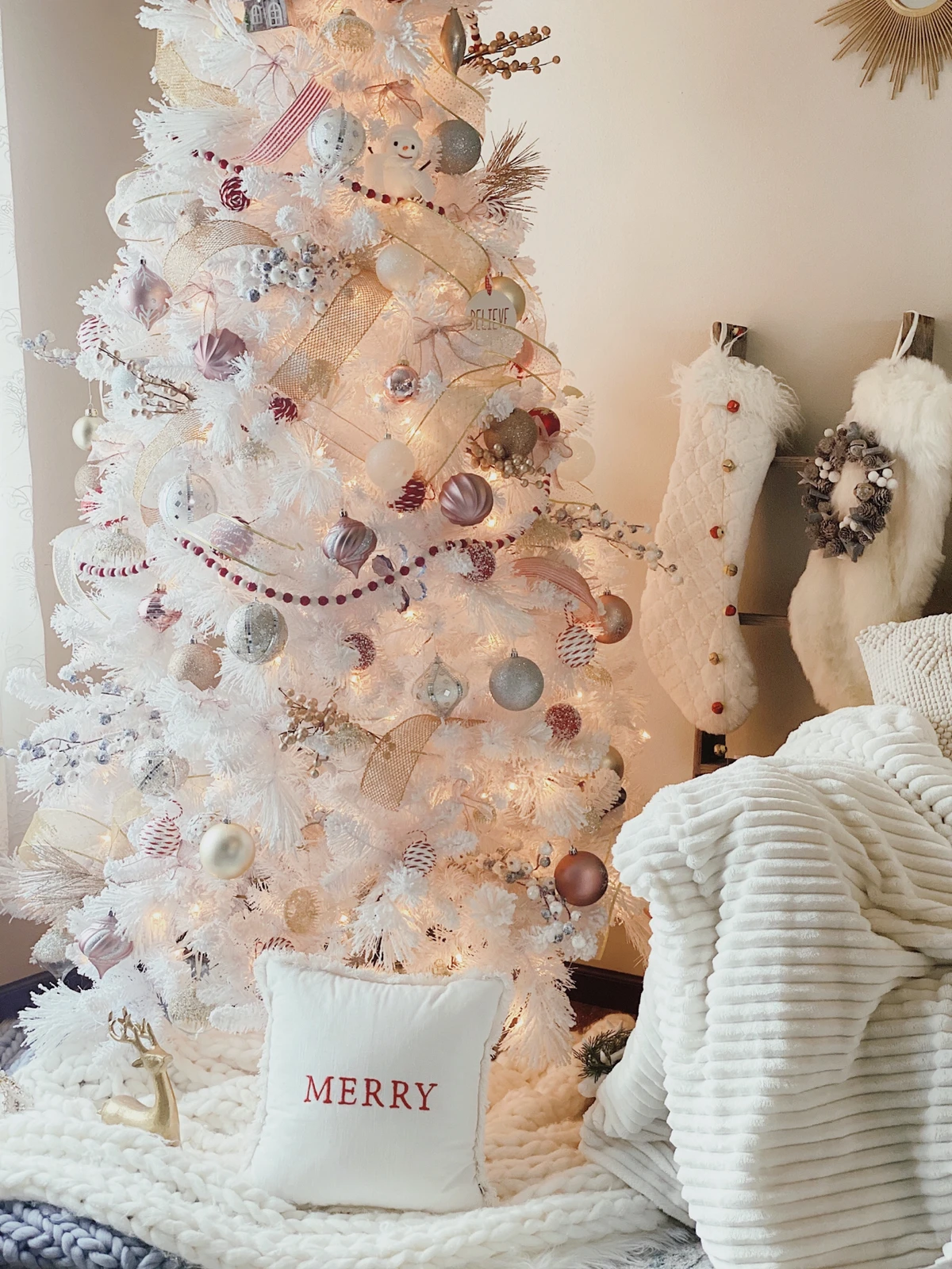 白いクリスマスツリーもとてもかわいい Meriが投稿したフォトブック Lemon8