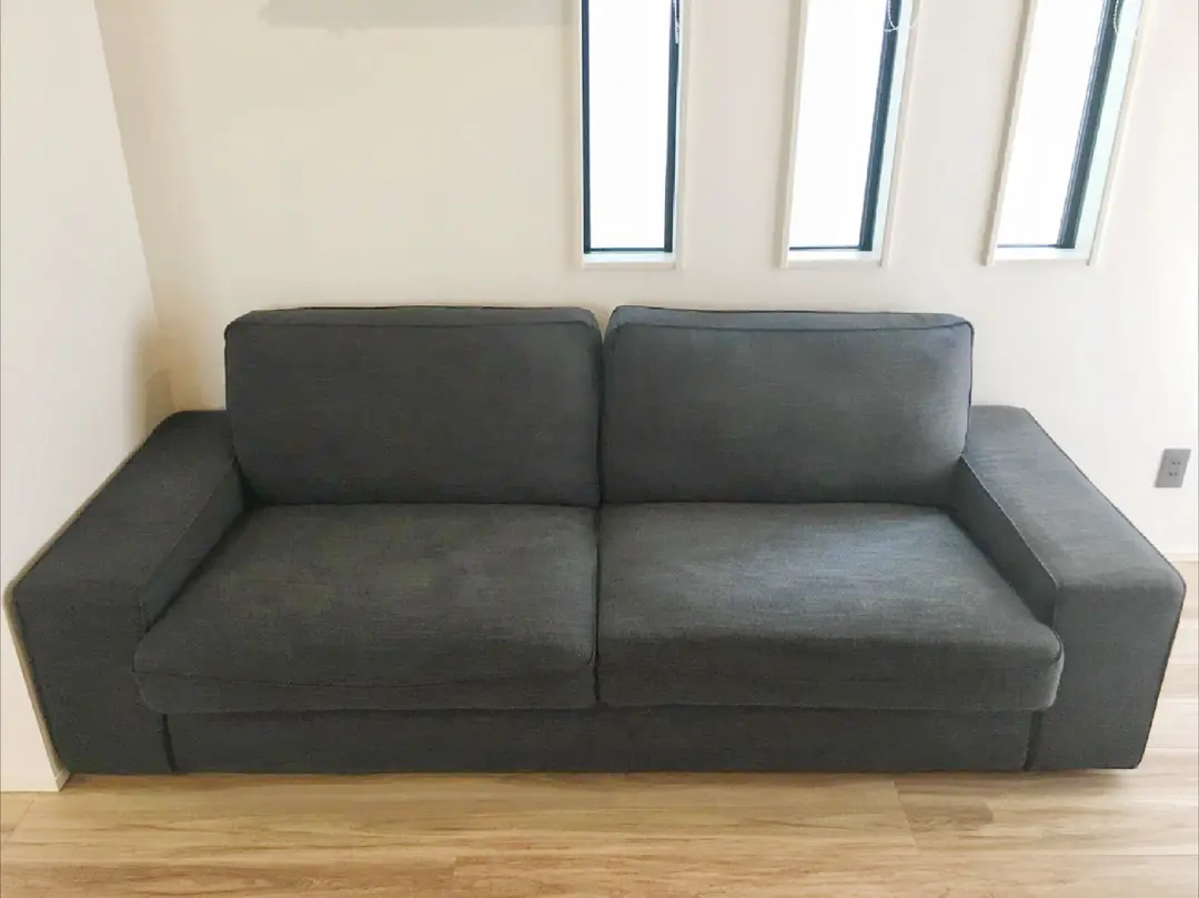 【座り心地抜群】IKEAの2人掛けソファの魅力と使用感をレビューの画像
