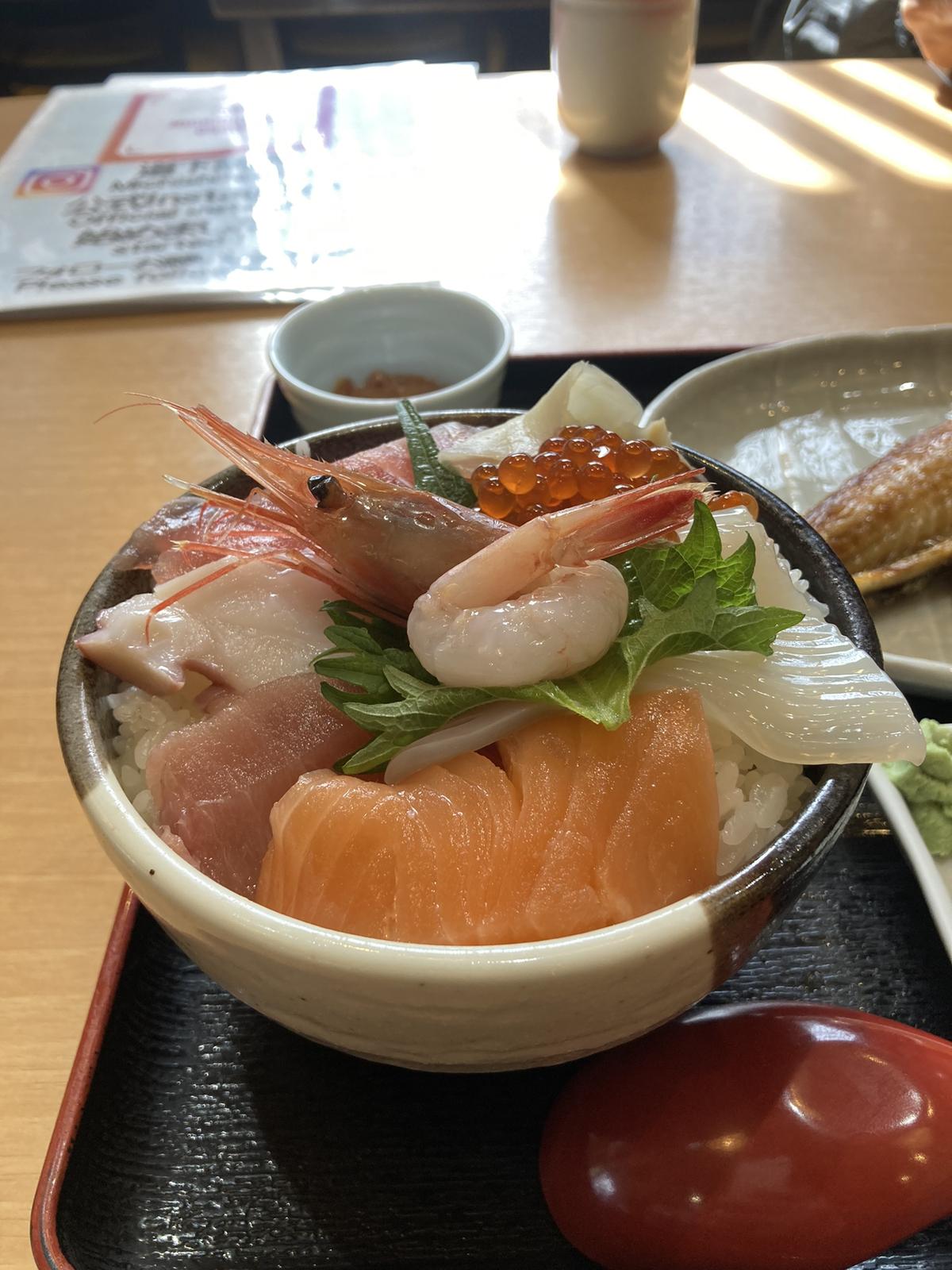 函館朝市どんぶり横丁で朝食 佐渡貴裕が投稿したフォトブック Sharee