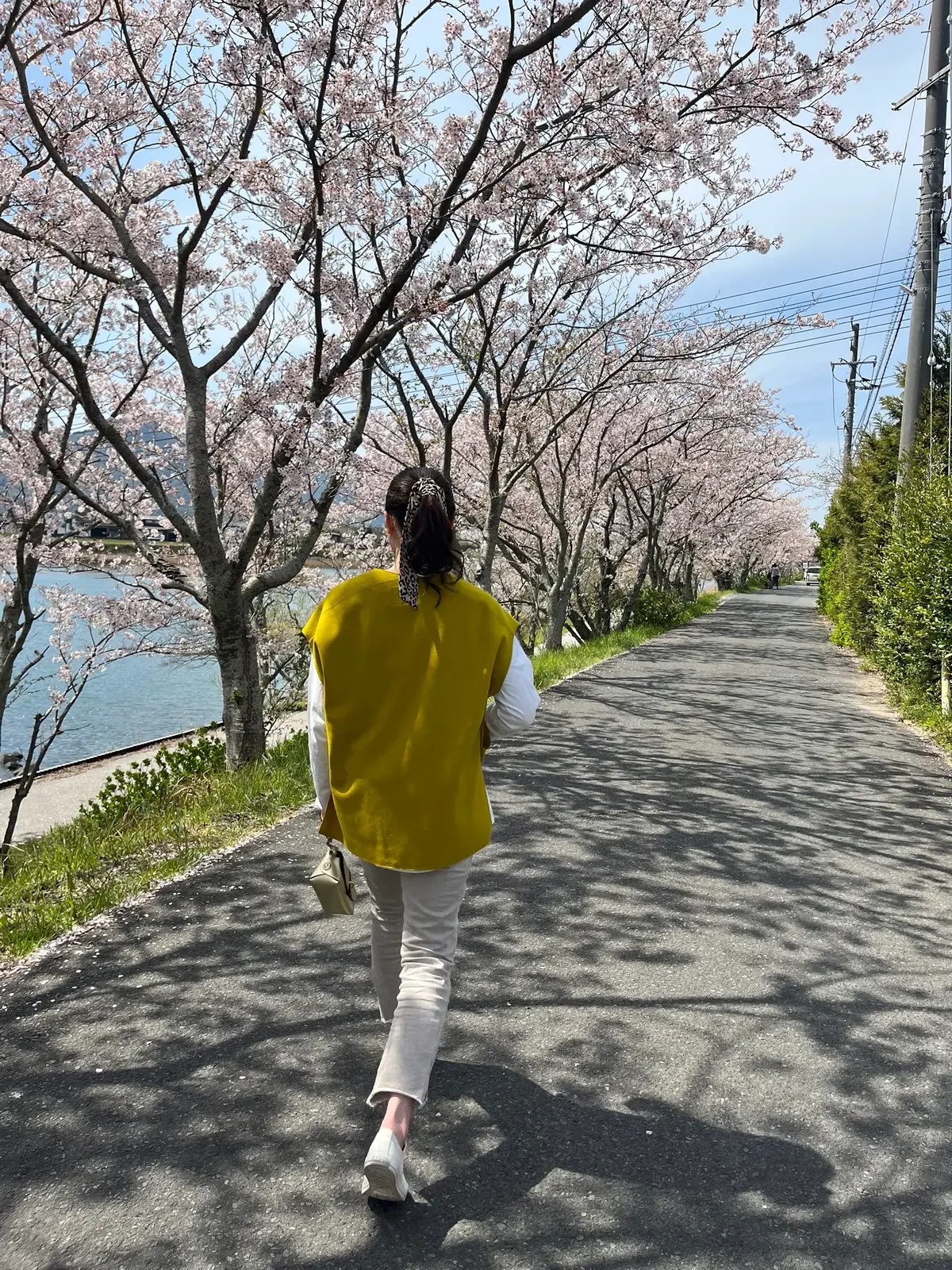 春のゆったりコーデ 花屋の娘りょか 旅行 カフェが投稿したフォトブック Lemon8