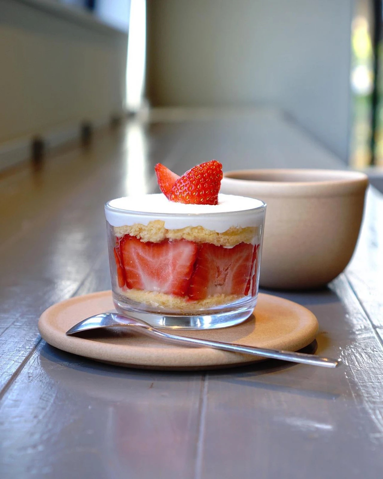 グラスに並んだ苺にキュンキュンする季節限定のショートケーキ 大阪 天王寺 べんきちどんぶりが投稿したフォトブック Lemon8