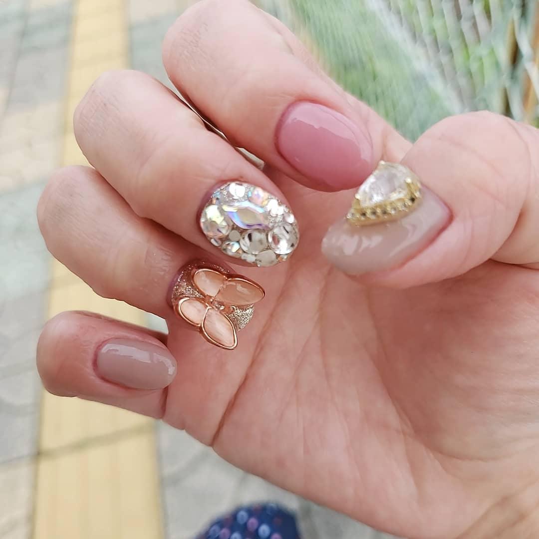 パーツを自分で買って持ち込み 韓国ネイル Lucia Chicoが投稿したフォトブック Lemon8