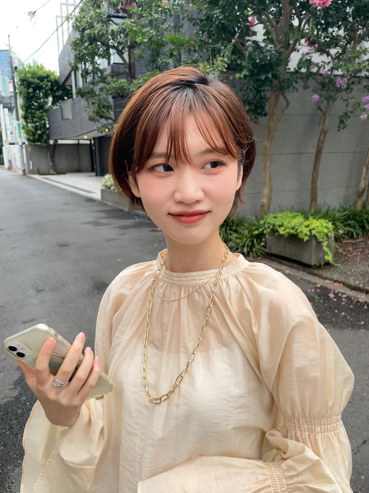 在日中国女子 女性らしさたっぷりなトップス 肌が綺麗に映る𝚢𝚎𝚕𝚕𝚘𝚠 山葵が投稿したフォトブック Lemon8