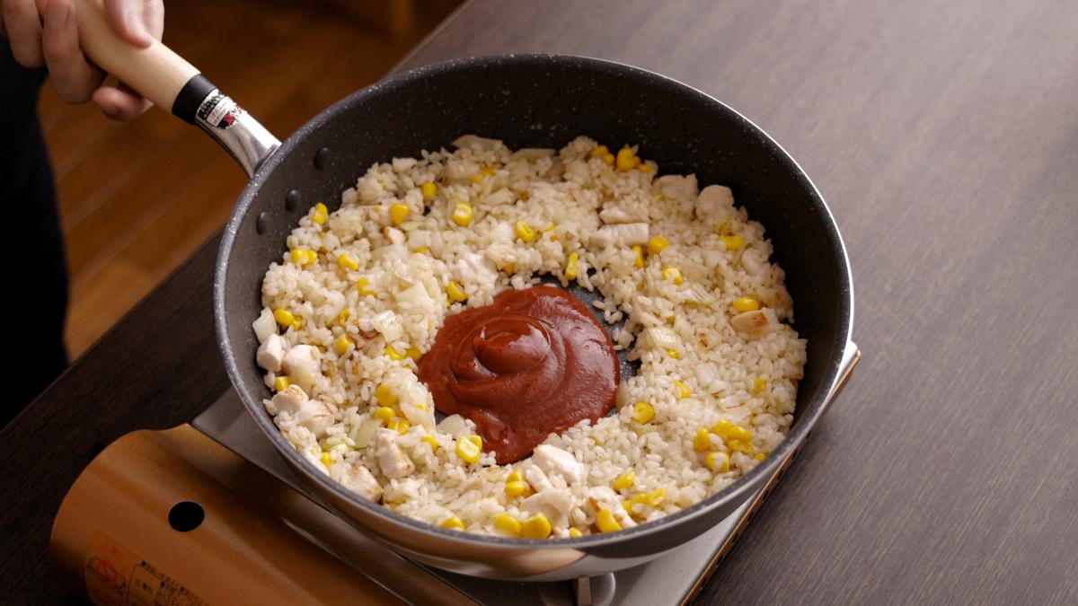 チキンライス ケチャップライスの作り方 パラパラご飯の炊き方で炊いたご飯を使用 Daiお皿と料理が投稿した記事 Lemon8