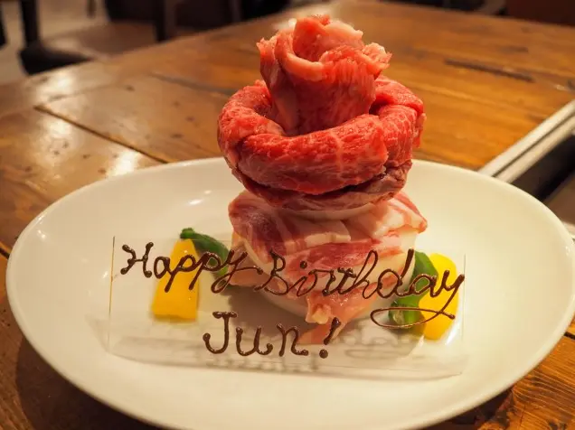 赤坂焼肉kintanの肉ケーキで誕生日を祝う 人生は旅が投稿した記事 Lemon8