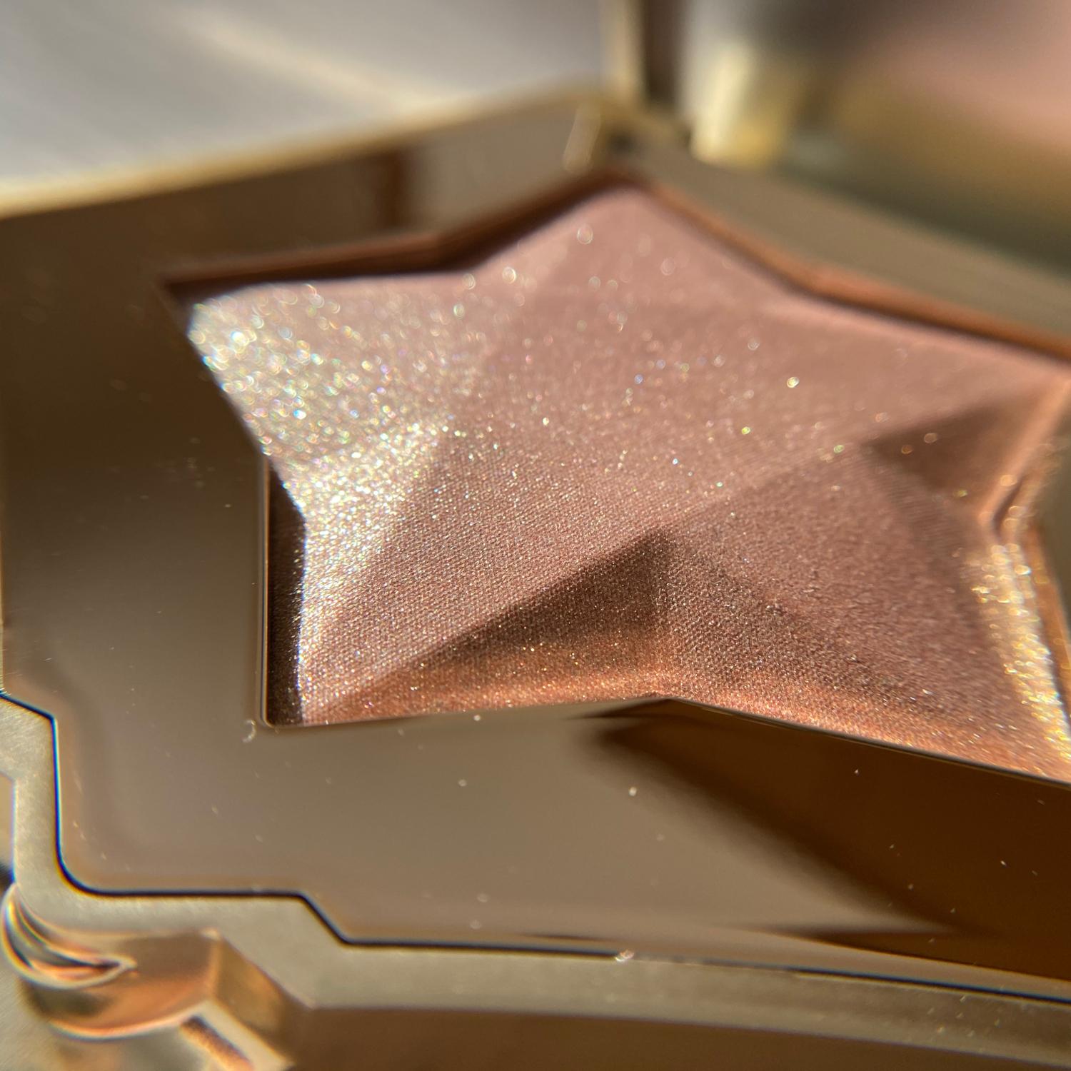 繊細なラメが輝くゴールデンの星型キラキラハイライト Yo Koが投稿したフォトブック Sharee