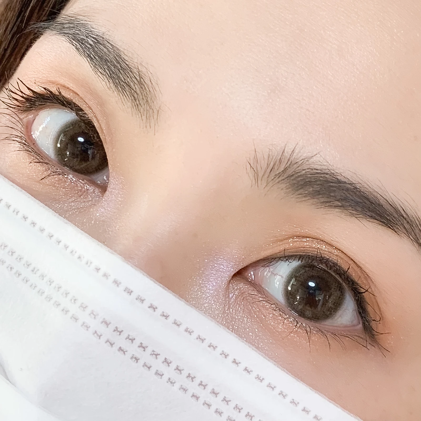 いつものメイクに足すだけ 白マスクで瞳が綺麗に見えるメイク方法 コスメライクが投稿したフォトブック Lemon8