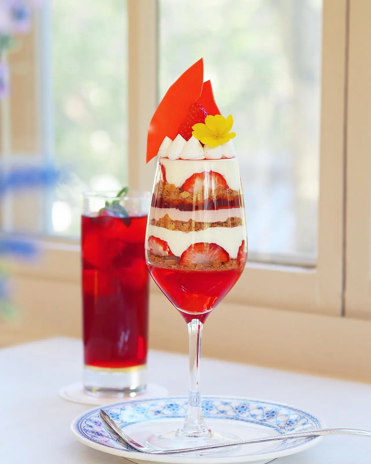 神戸 北野 旧ムーア邸 いちごパフェ Meg Sweethoneyが投稿したフォトブック Lemon8