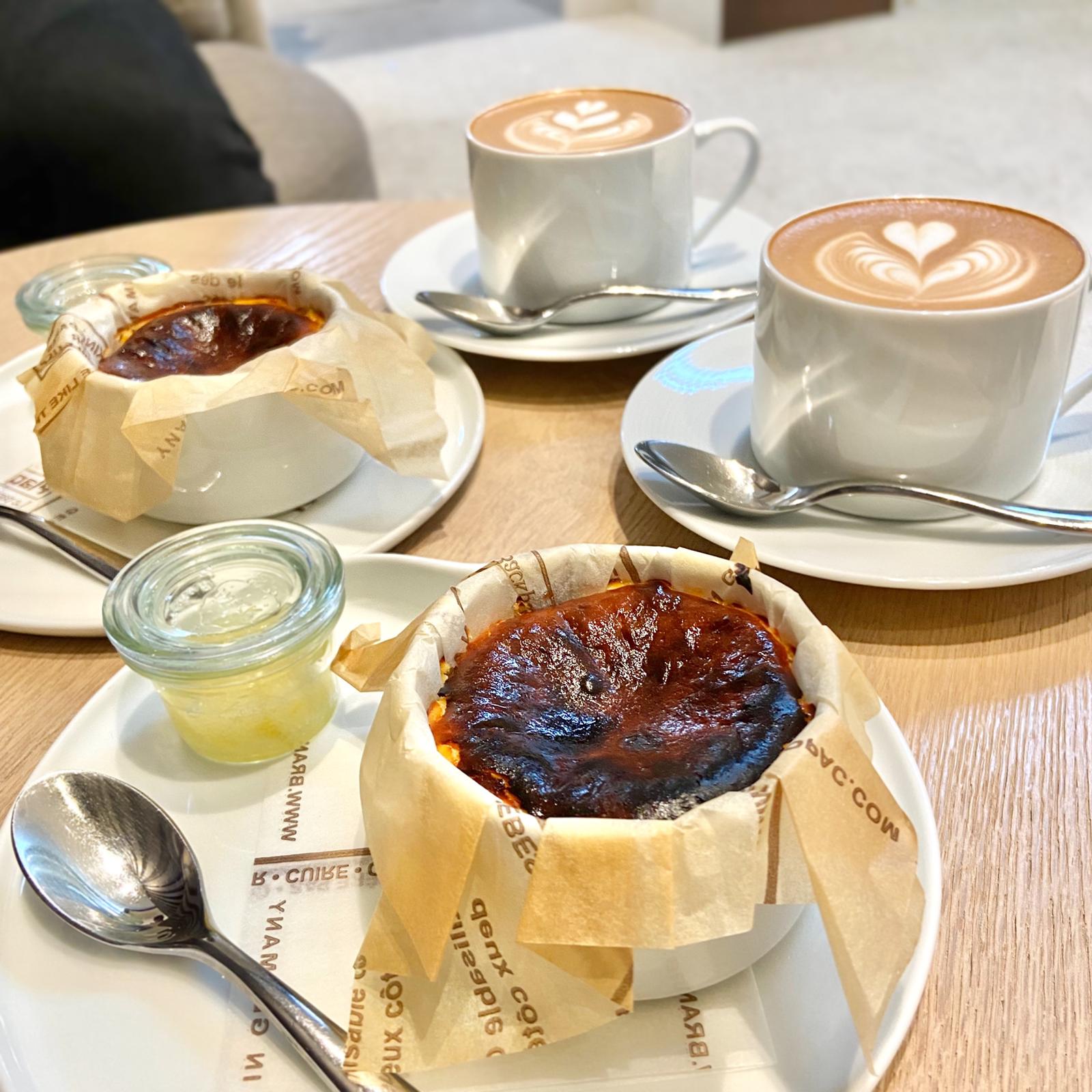 オシャレカフェで頂く絶品バスクチーズケーキ Saaa 1030が投稿したフォトブック Sharee