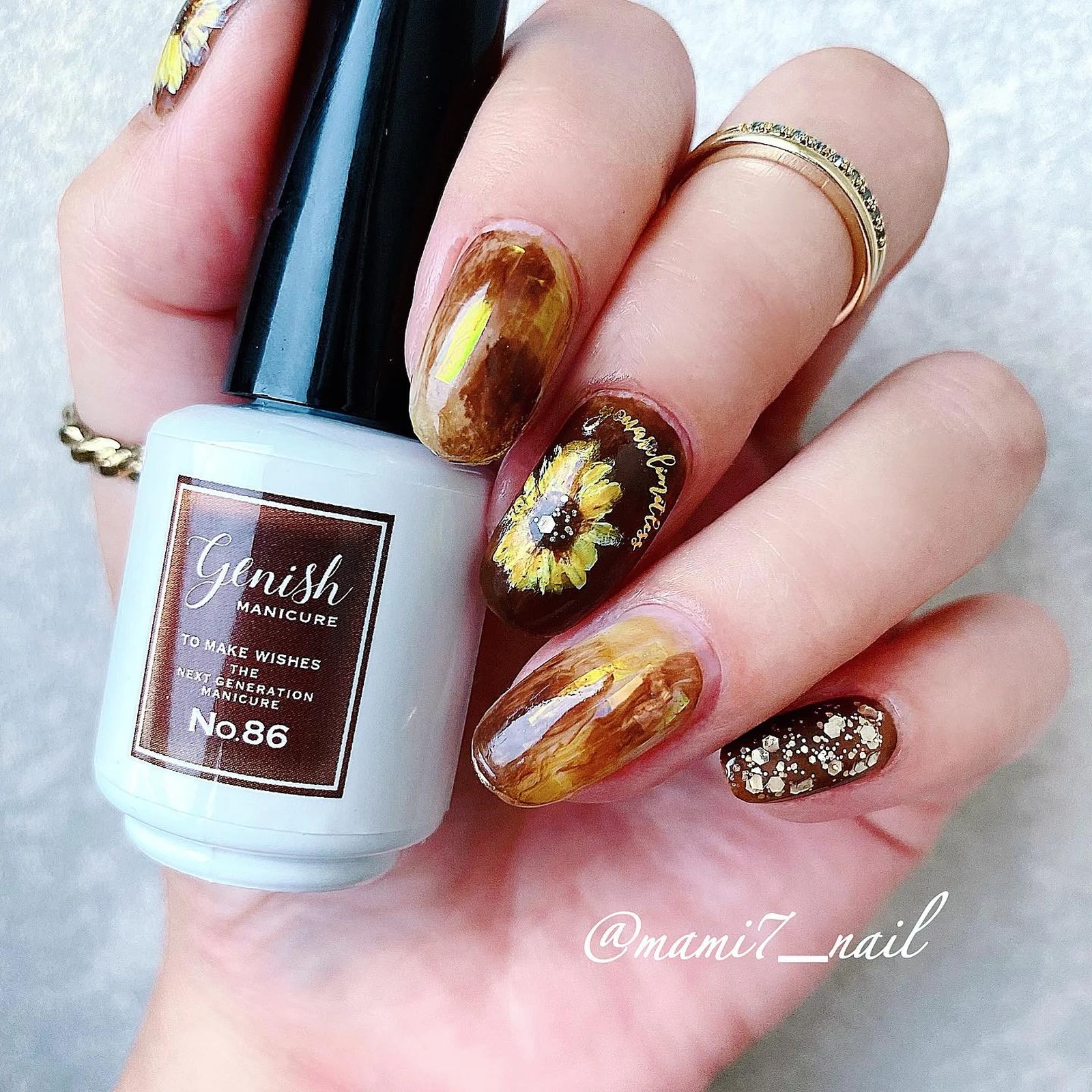 ひまわりネイル Lemon8