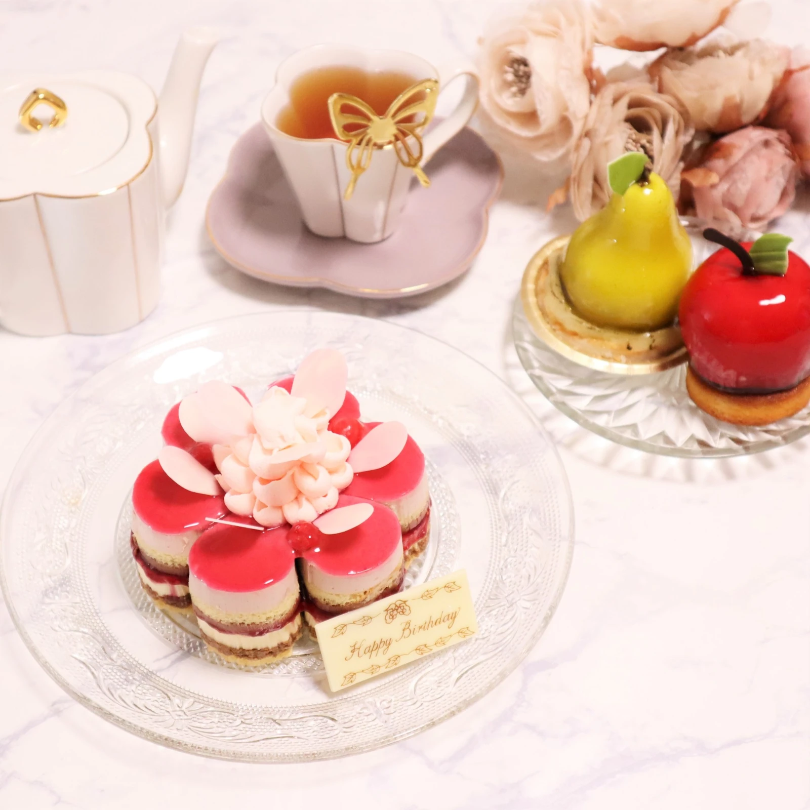 インスタ映えスイーツ フルーツやフラワーモチーフのフレッシュケーキでお祝い 久保居亜由美が投稿したフォトブック Lemon8