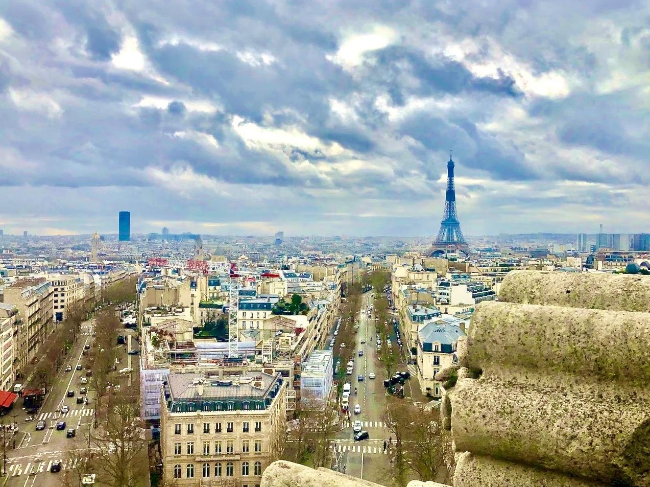 パリ凱旋門からエッフェル塔の見える絶景を楽しむ サキコが投稿した記事 Sharee