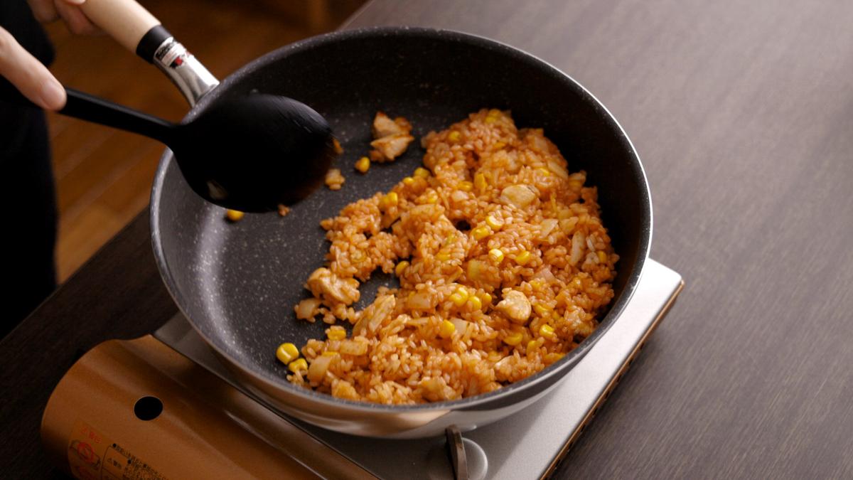 チキンライス ケチャップライスの作り方 パラパラご飯の炊き方で炊いたご飯を使用 Daiお皿と料理が投稿した記事 Lemon8