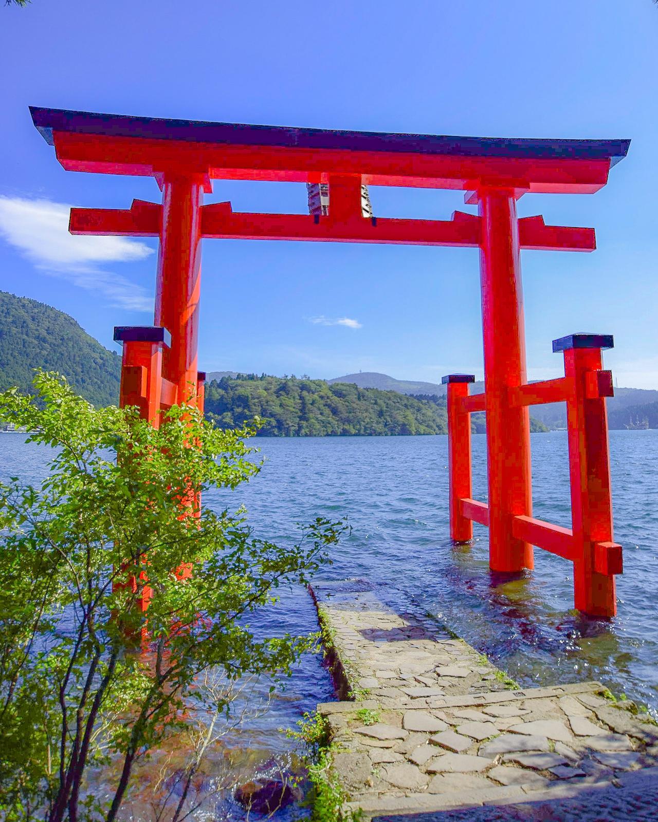 神奈川県 箱根神社の平和の鳥居 Jptravelerspicが投稿したフォトブック Lemon8