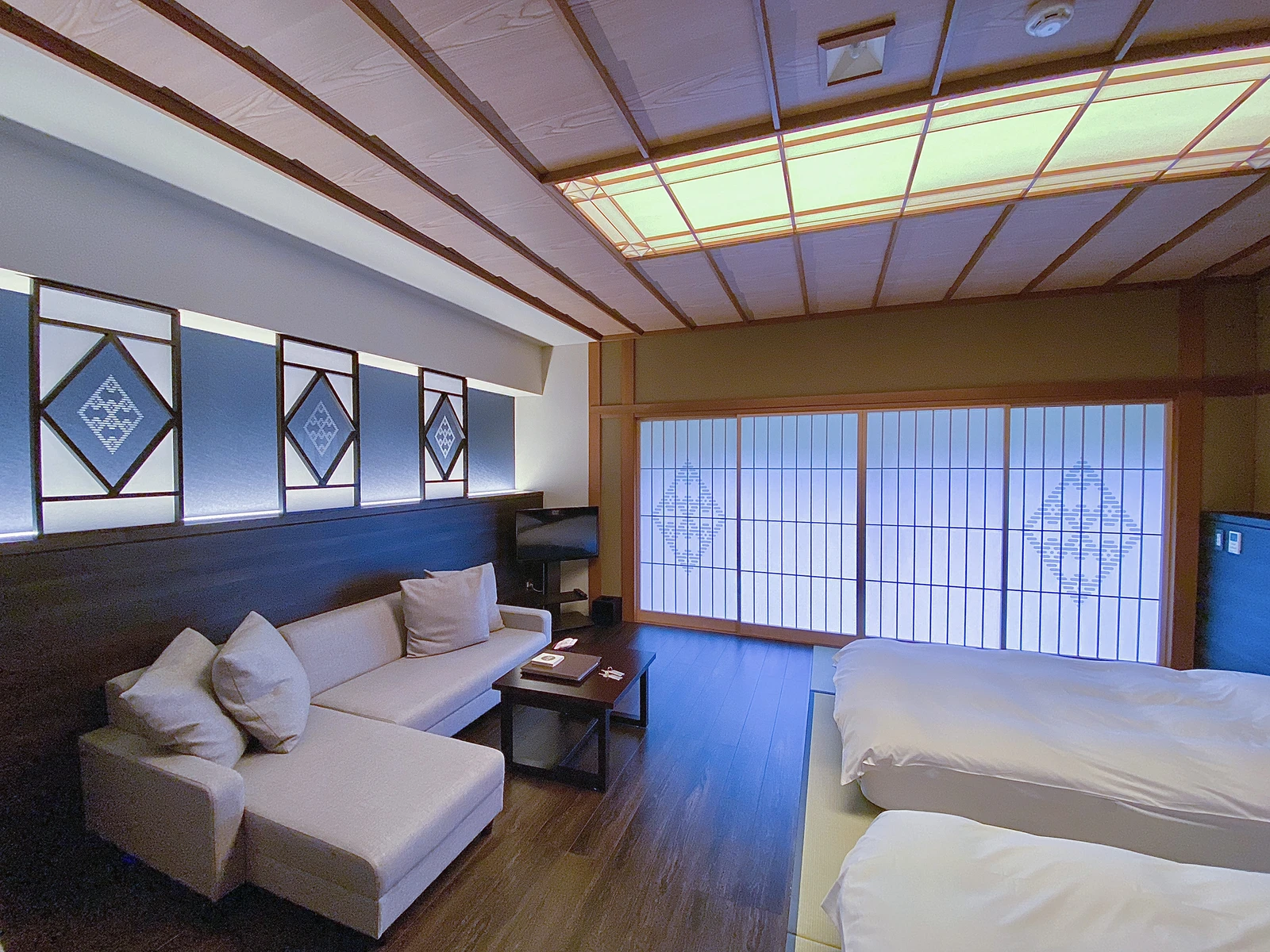 青森 伝統工芸 こぎん刺し を存分に楽しめる宿 𝐑 美術館 アートが投稿したフォトブック Lemon8