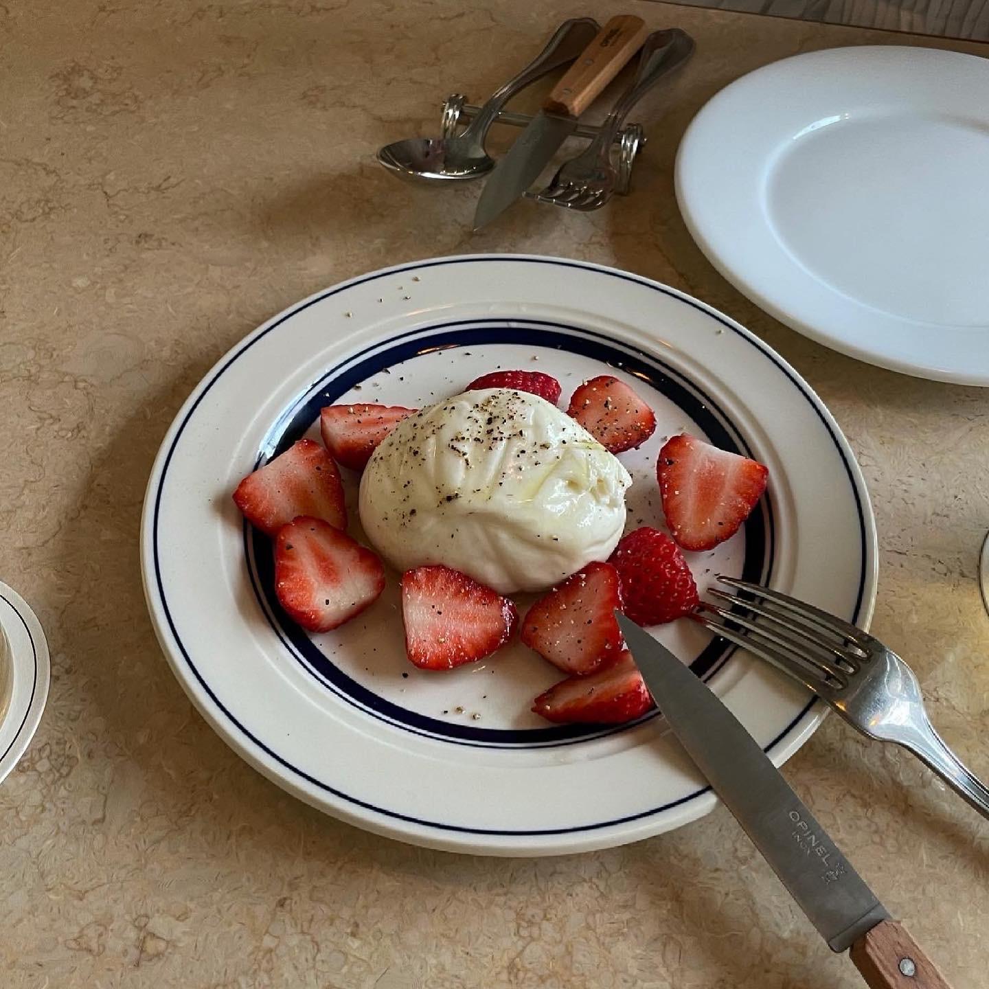 今年3月表参道open 話題のcafe Terrace Bistro Queency Amooが投稿したフォトブック Lemon8