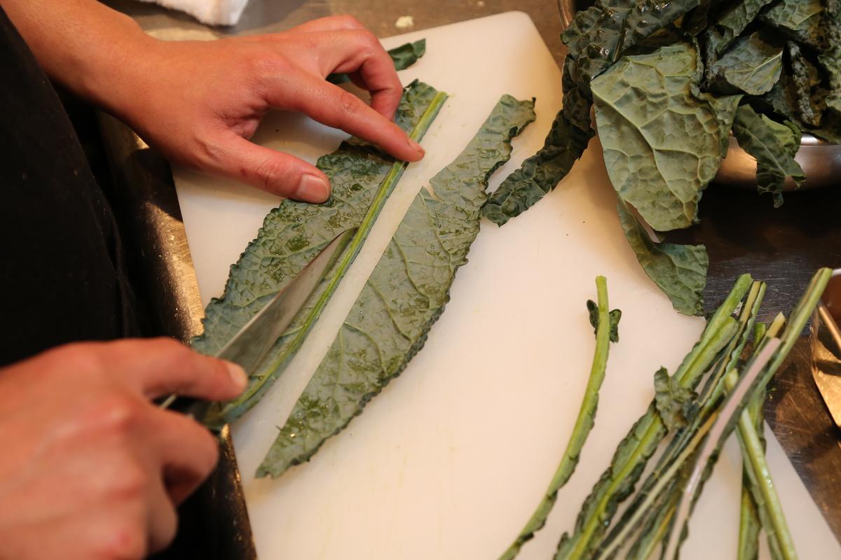 人気シェフのとっておき ニッポン食材 活用レシピ 黒キャベツの蒸し煮 近代食堂編集部が投稿した記事 Lemon8