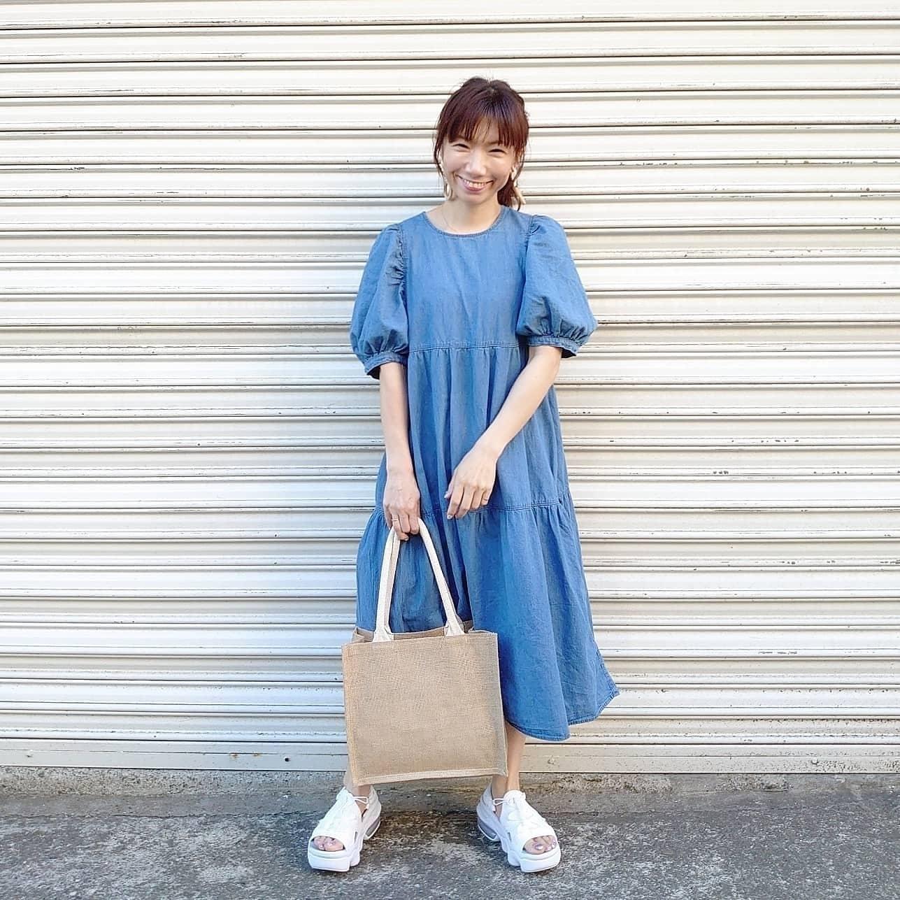 要チェックな Gu新作 デニムなティアードワンピース 足元はnikeココだよ Aiuzuraが投稿したフォトブック Lemon8