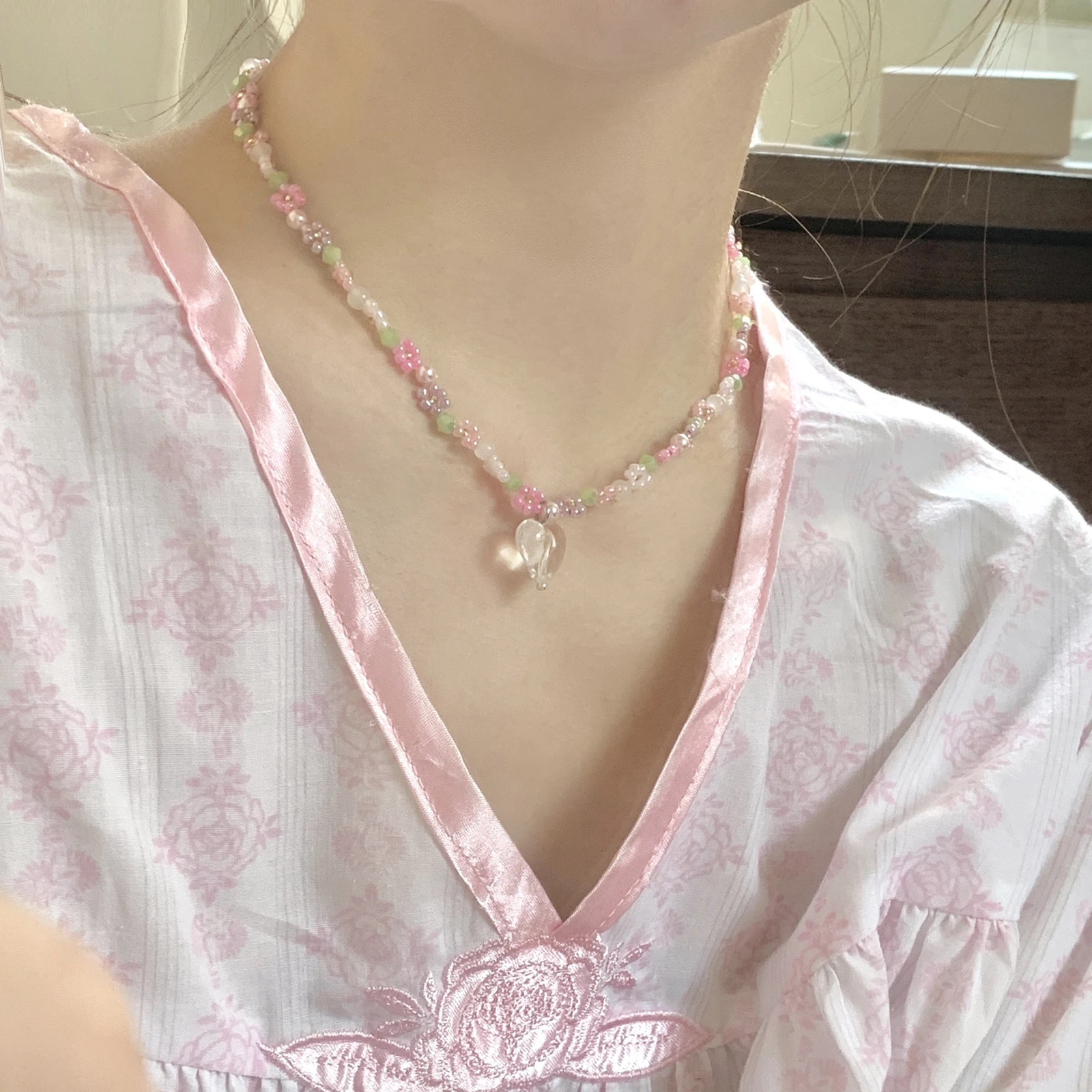 手作りピンク色 花ビーズネックレス Koko手作りが投稿したフォトブック Lemon8