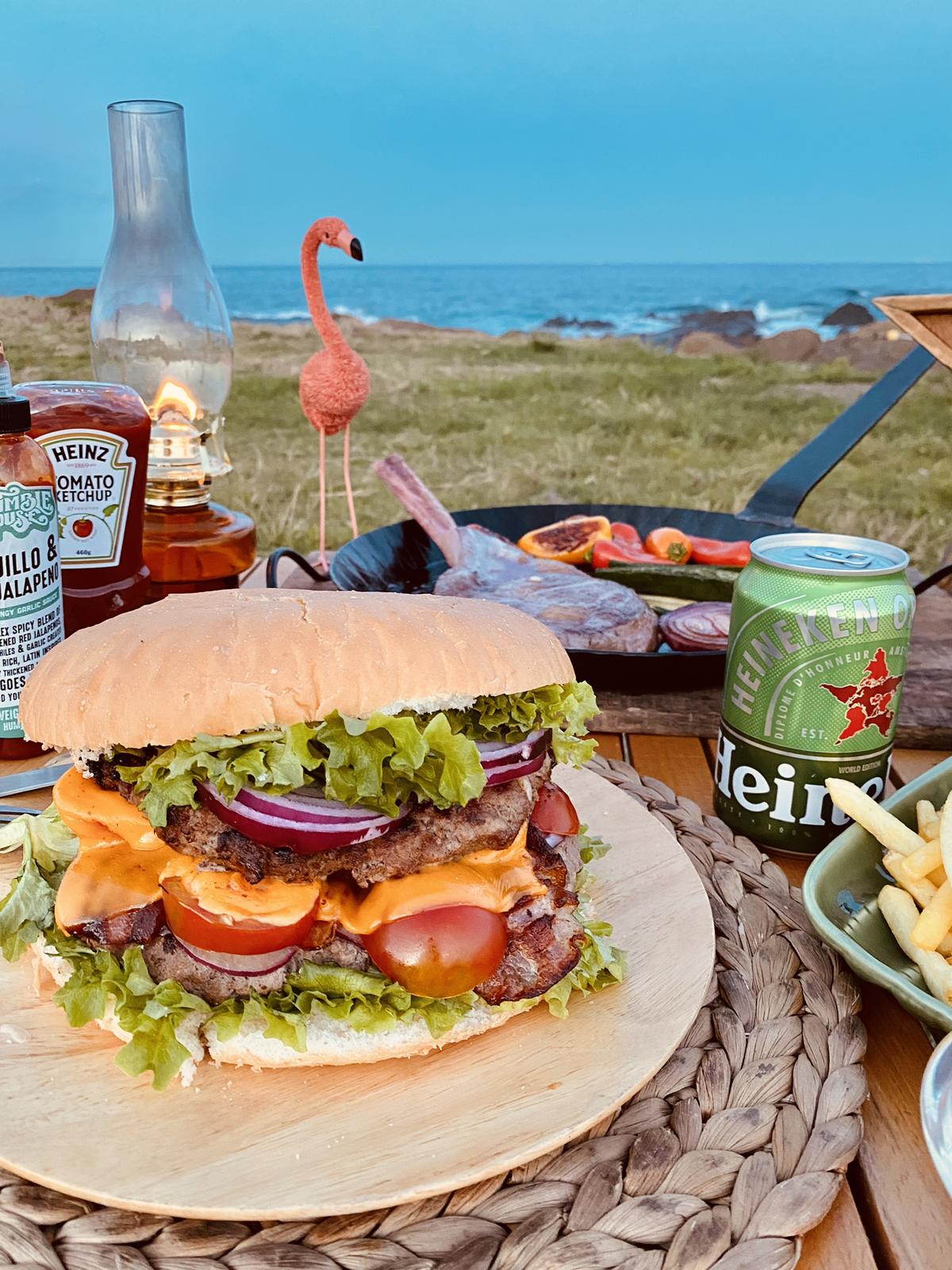 キャンプ飯 4人前 巨大ハンバーガー Jenny H Campが投稿したフォトブック Lemon8