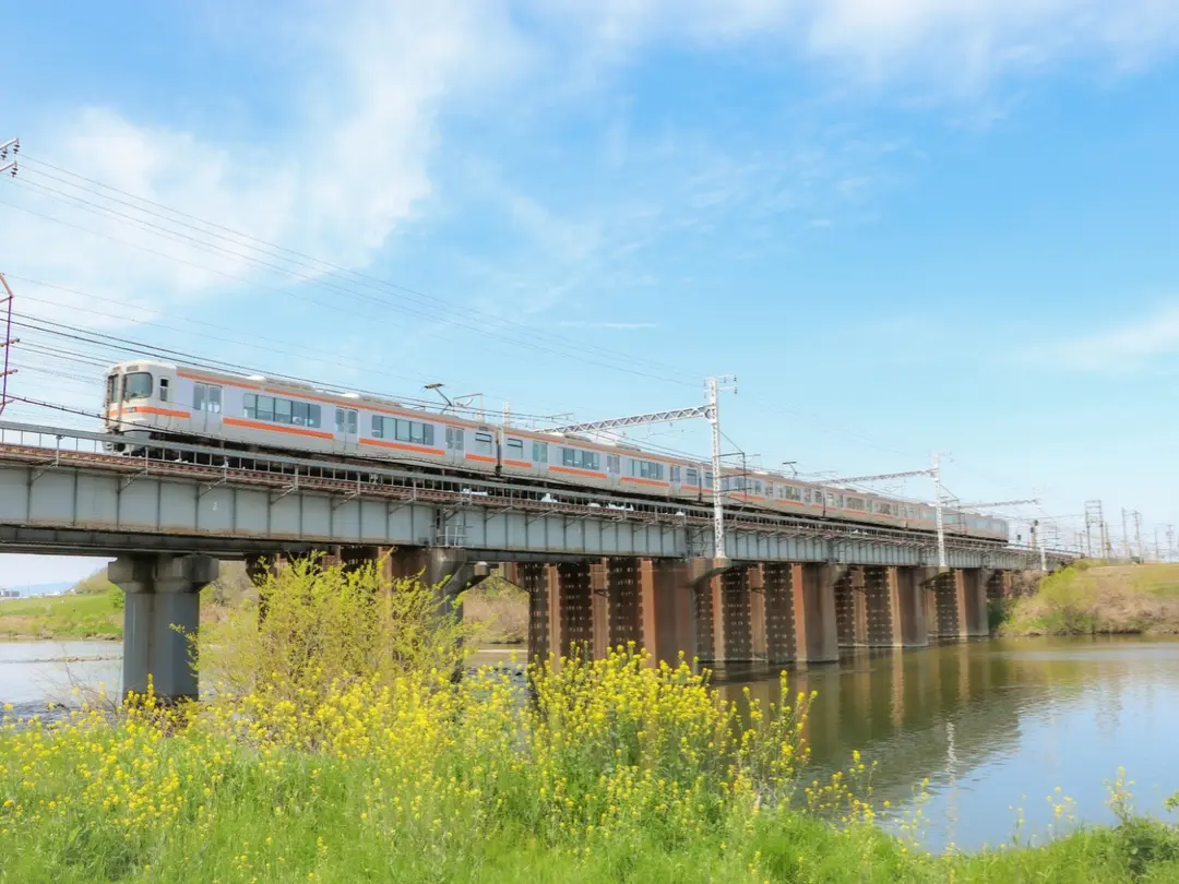 鉄道と風景の融合写真の画像