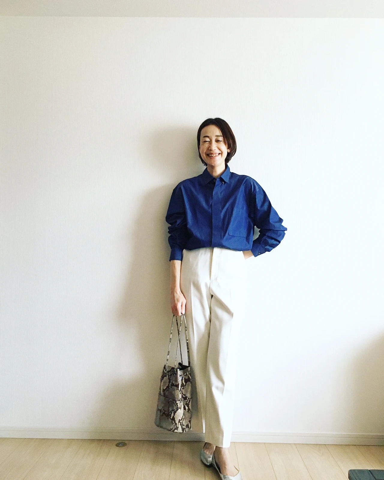 アラフィフ女子が着こなすuniqlo ｊのメンズシャツ Kyoco が投稿したフォトブック Lemon8