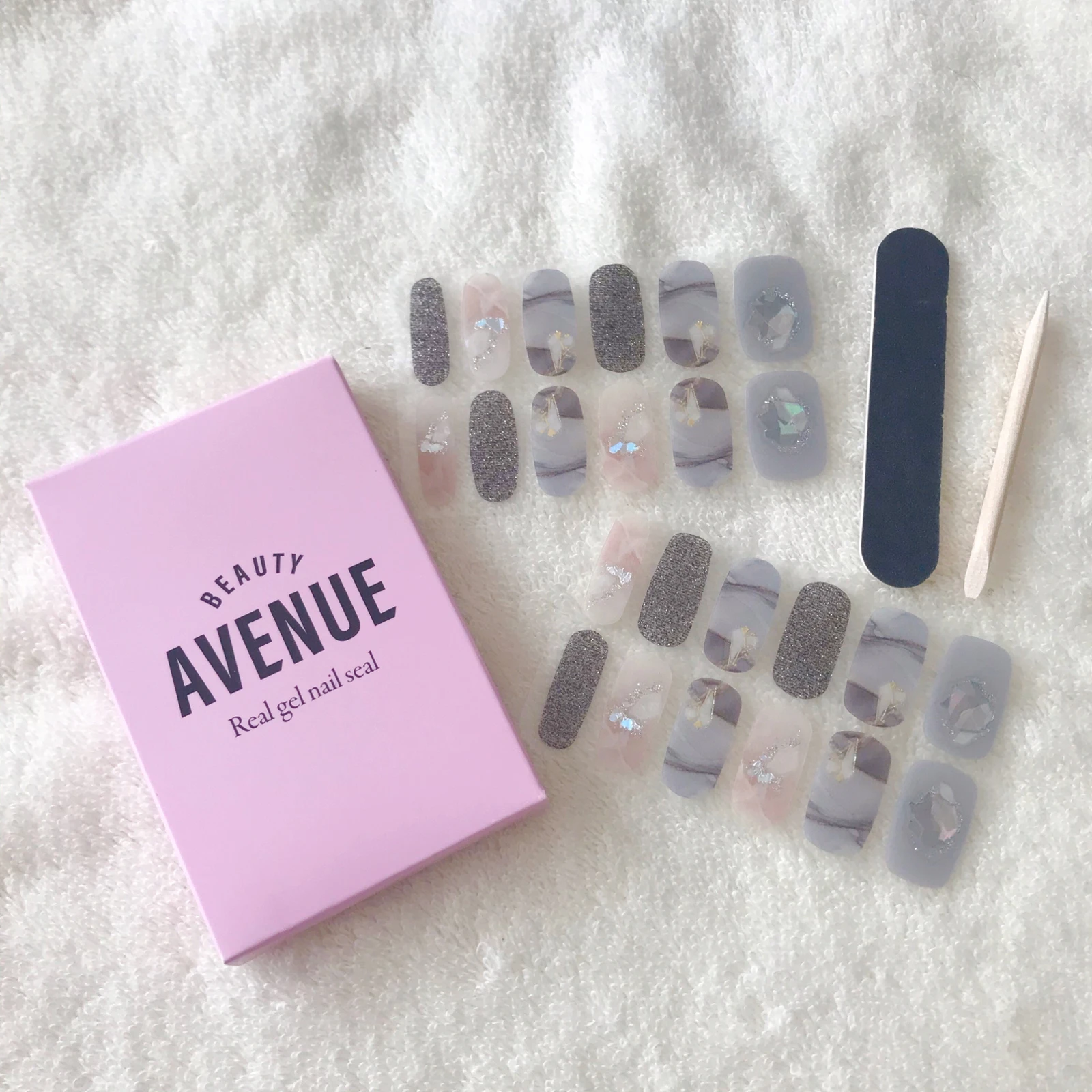 貼るだけで完成 ロフトで買えるジェルネイルシール あやきむ 中韓コスメが投稿したフォトブック Lemon8