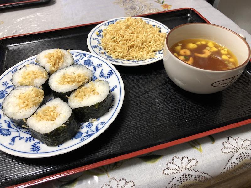 おやつにもご飯にも最適 カップラーメン海苔巻き Poaroが投稿した記事 Sharee