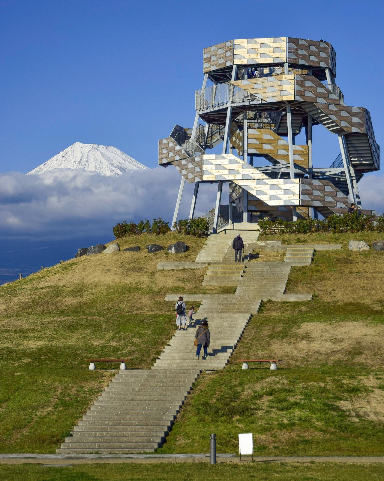 静岡県富士市 ドラゴンタワーと富士山 Jptravelerspicが投稿したフォトブック Lemon8