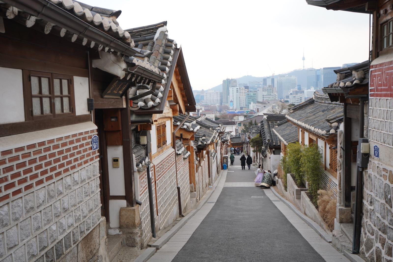 韓国の歴史的な町並みを楽しめる 三清洞の 北村韓屋村 奨太が投稿したフォトブック Sharee