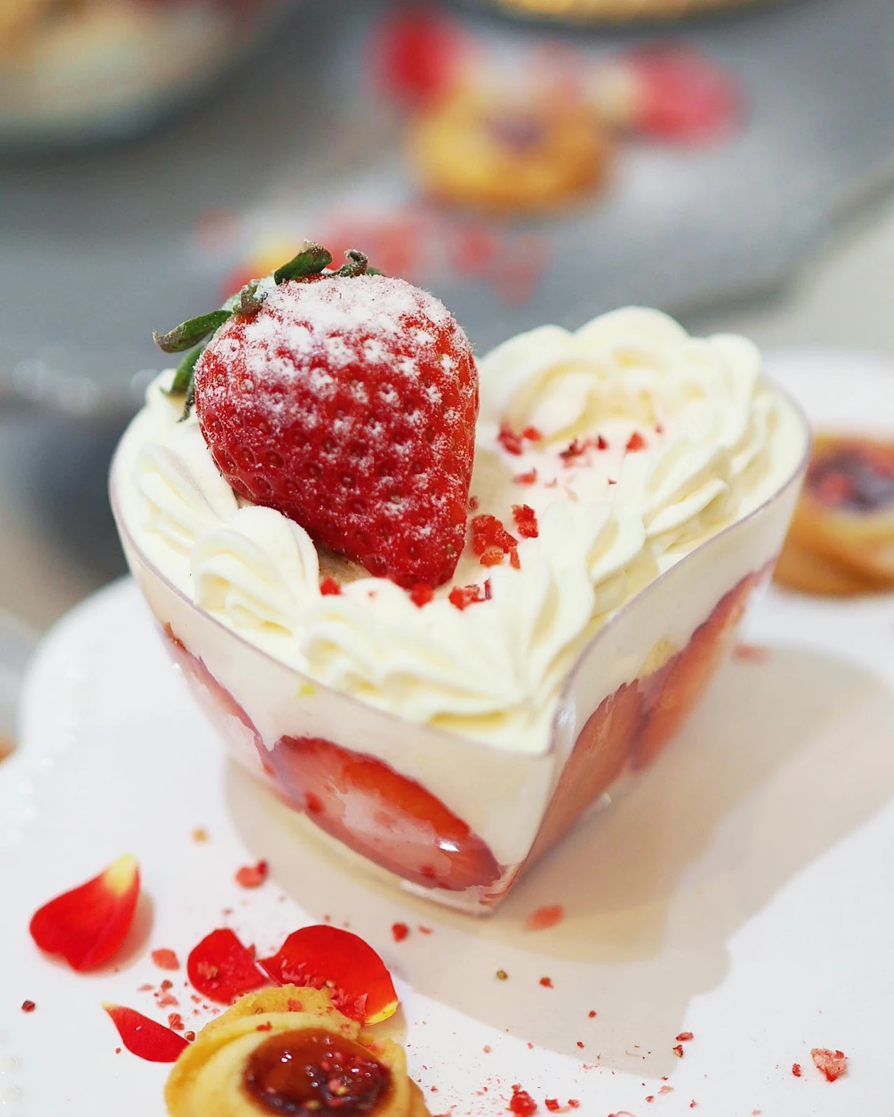 阪神梅田本店 イウエンフェリエ いちごショートケーキ Meg Sweethoneyが投稿したフォトブック Lemon8