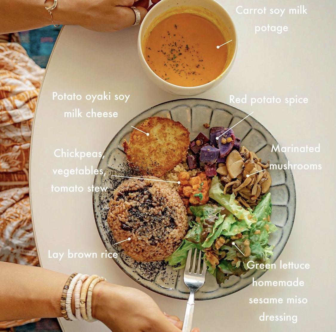 小浜島 ヴィーガンメニューも オススメランチ Mi1 Moonstagramが投稿したフォトブック Lemon8