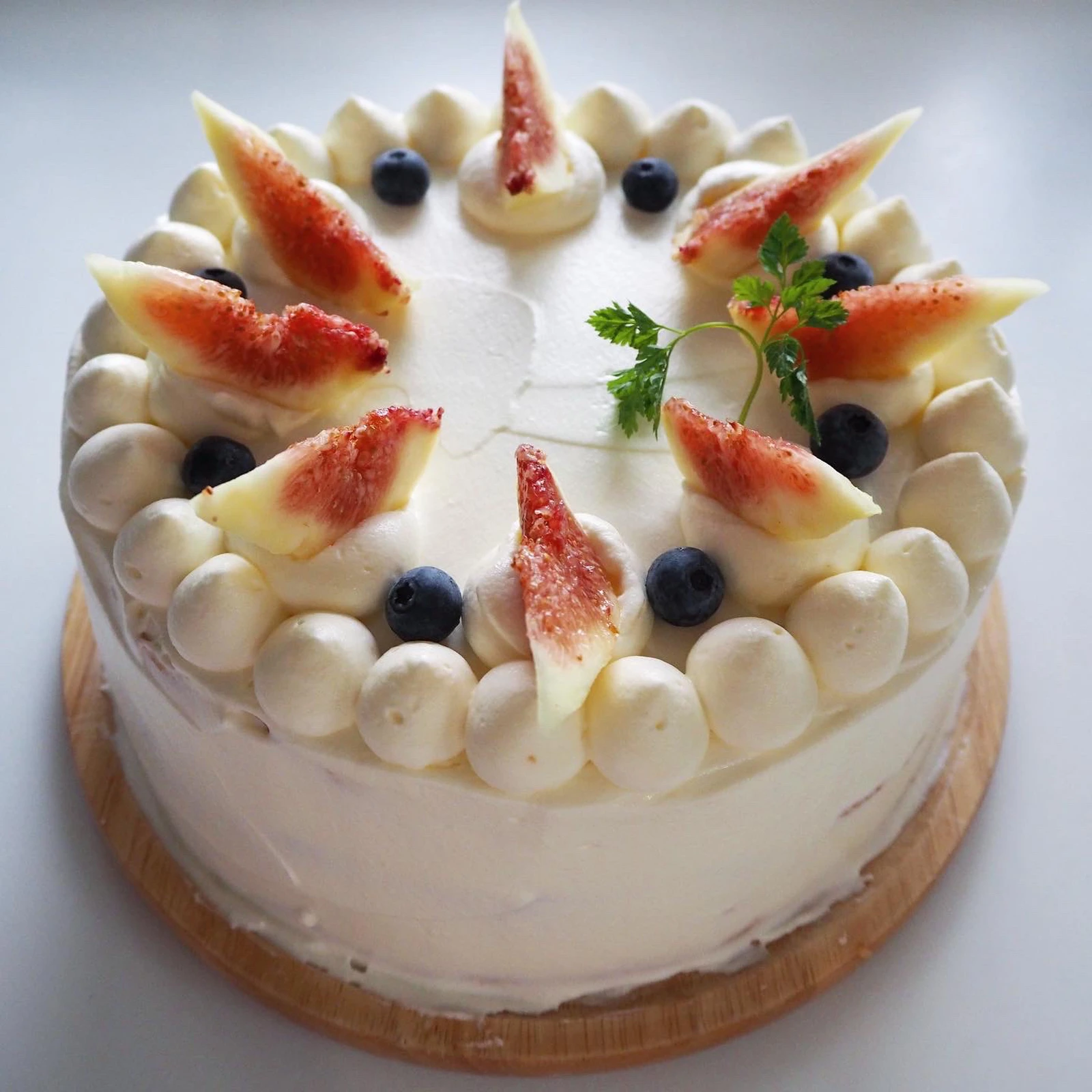 夏の誕生日ケーキ 無花果とブルーベリーのデコレーションケーキのレシピ 石野美和が投稿したフォトブック Lemon8