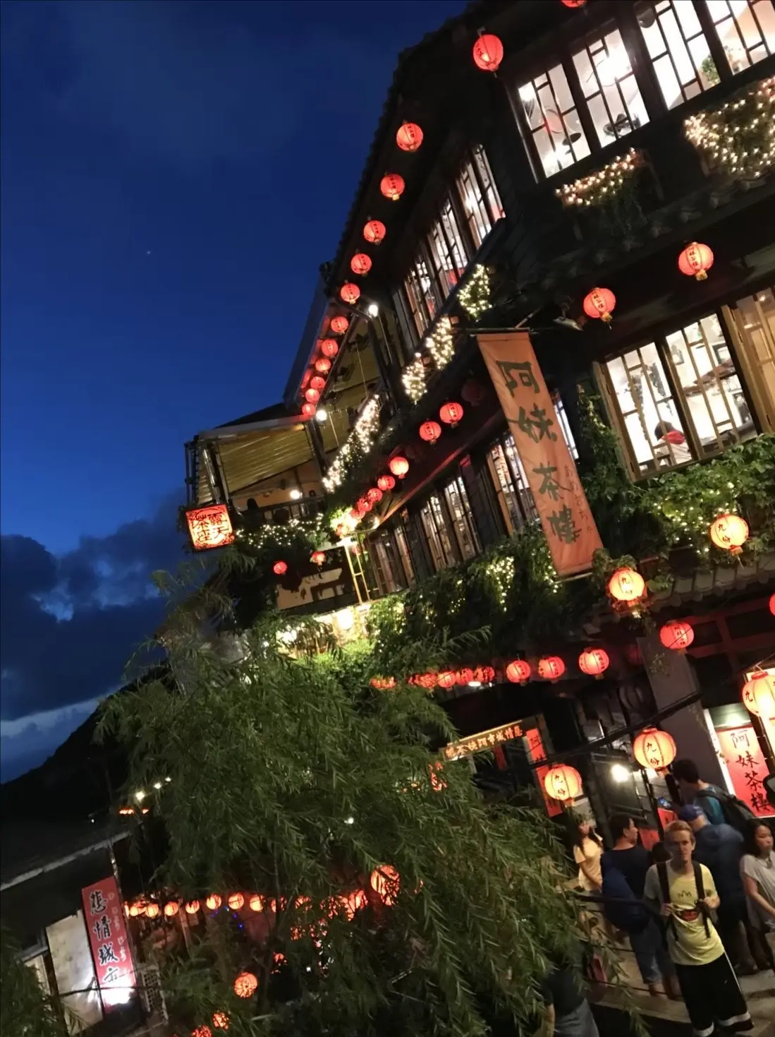 千と千尋 の世界観 台湾の必見スポット 九份 Maixxが投稿した記事 Lemon8