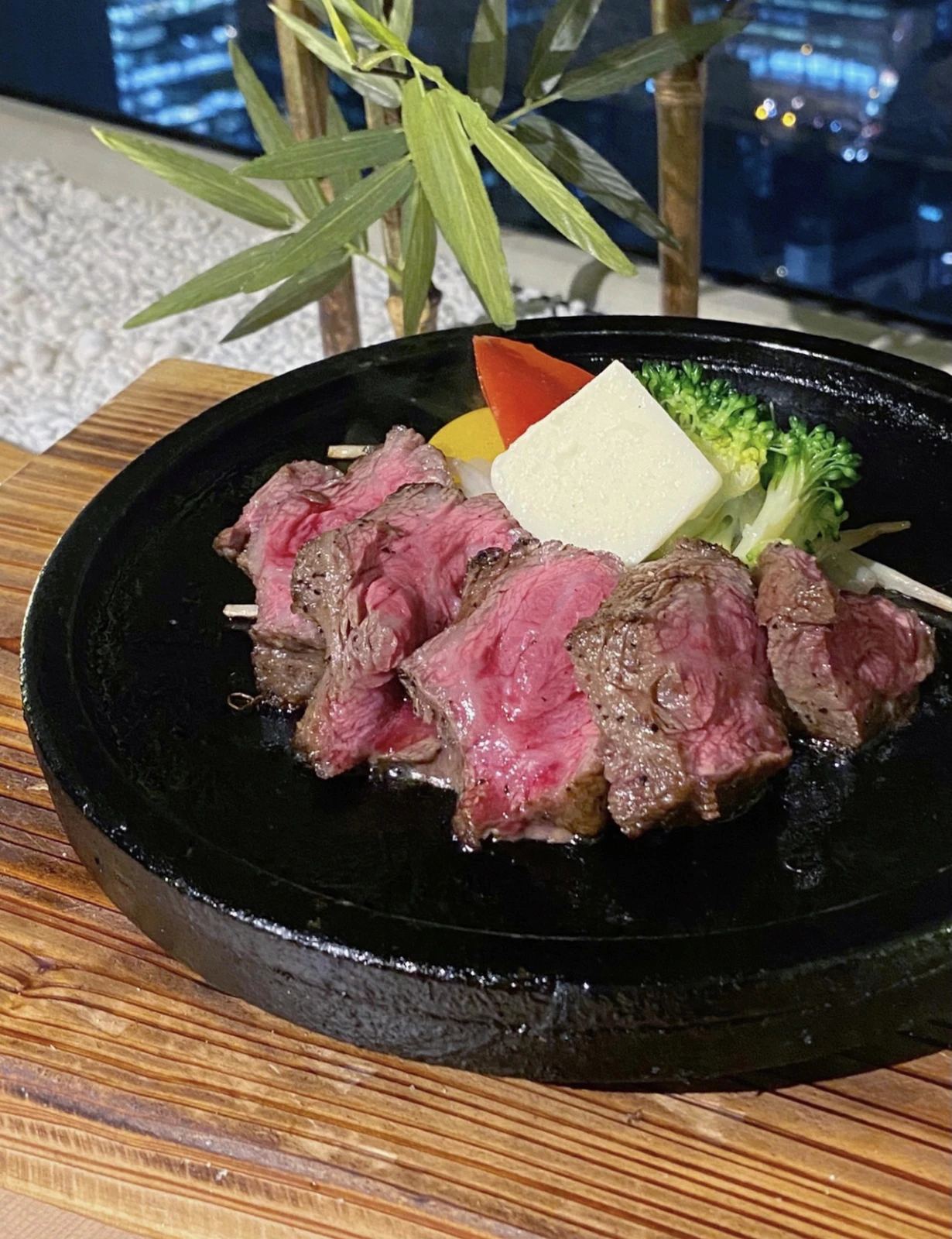 肉割烹 牛若丸 大阪 梅田 夜景と個室とカップルシートが素敵 Fox Osakaが投稿したフォトブック Lemon8 肉割烹 牛若丸 大阪 梅田 夜景と個室とカップルシートが素敵 Fox Osakaが投稿したフォトブック Lemon8