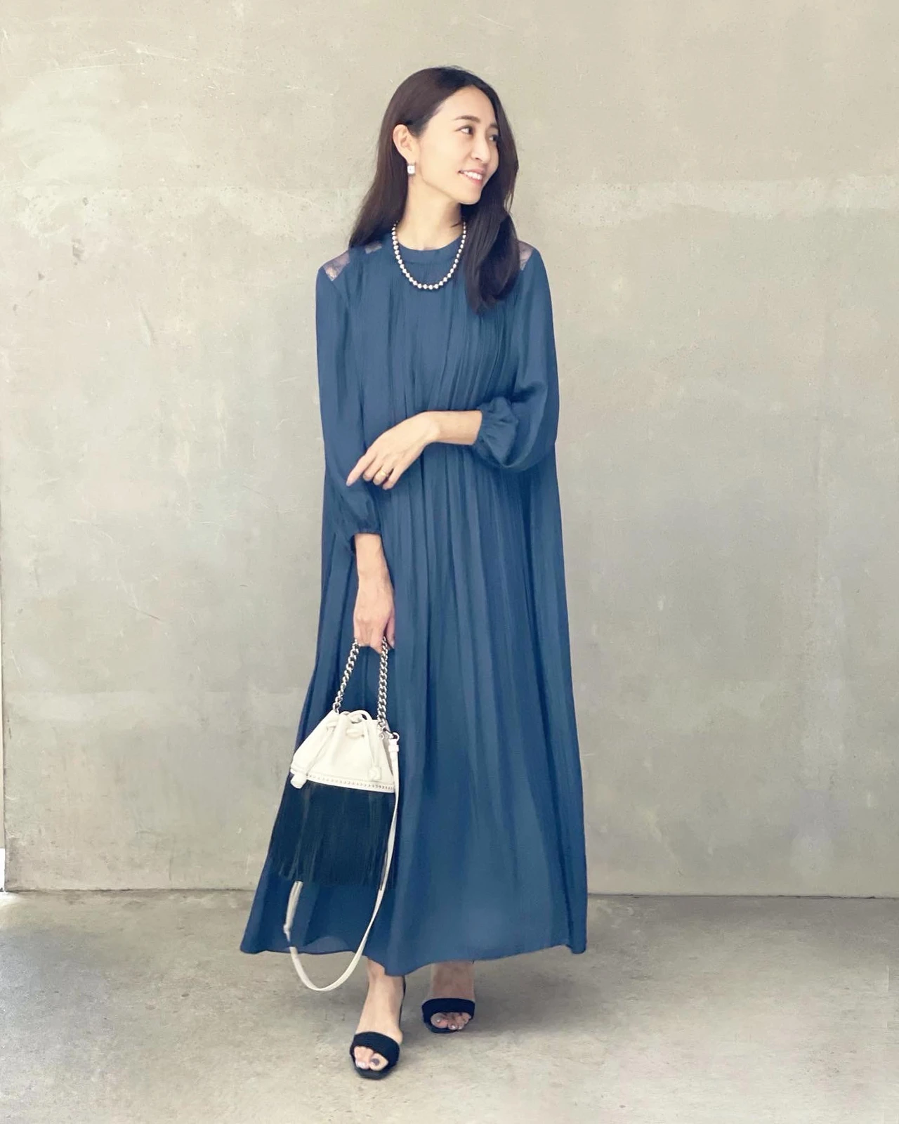 夏から秋にネイビーワンピース Yumi Kakiuchiが投稿したフォトブック Lemon8