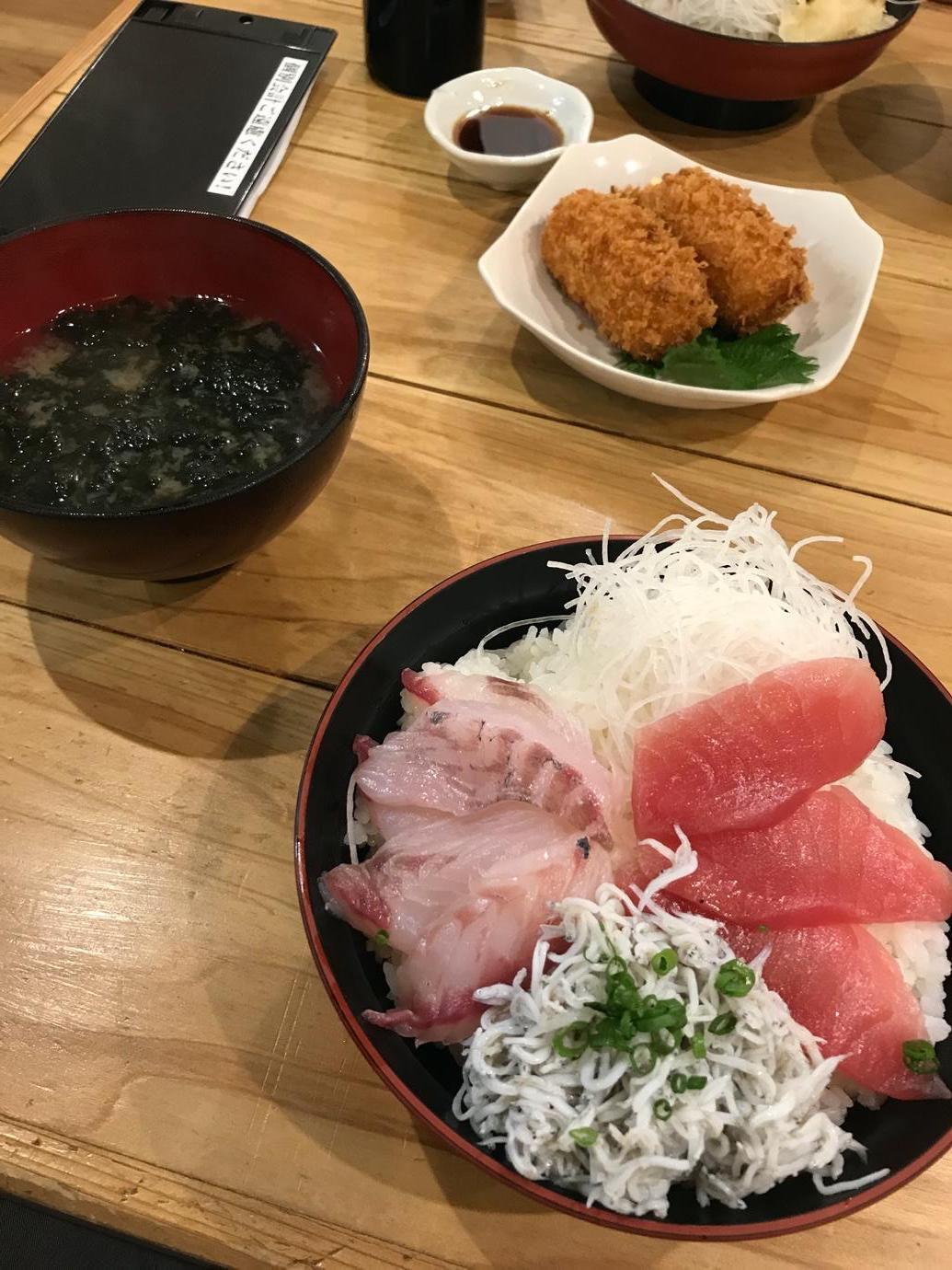 沼津のおすすめ魚介丼店 海鮮丼専門店 地魚 しらす マグロ 伊助を紹介 イチゴちゃんが投稿した記事 Sharee