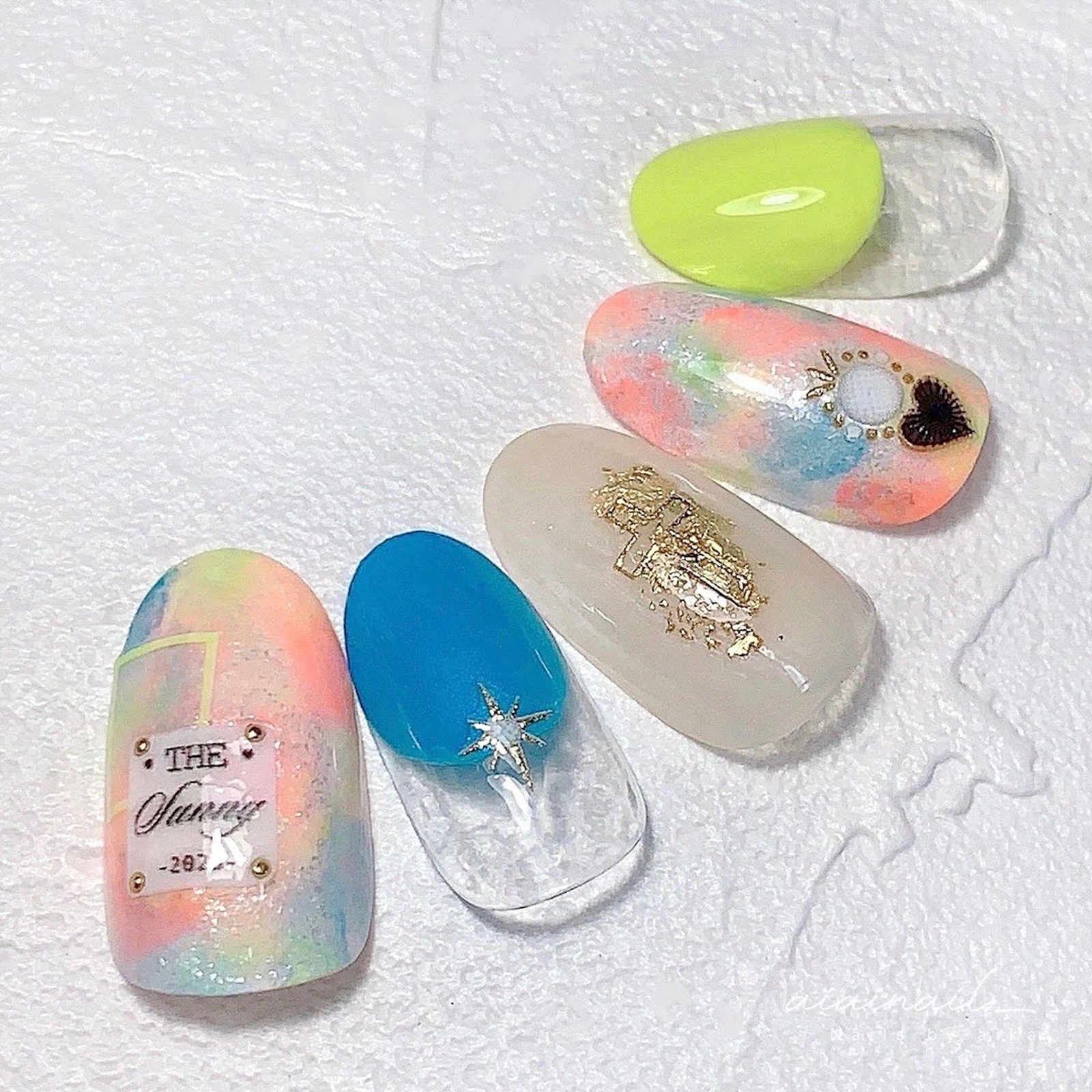 Orly のネイルカラーでタイダイ柄のネオンネイル Aiainail が投稿したフォトブック Lemon8