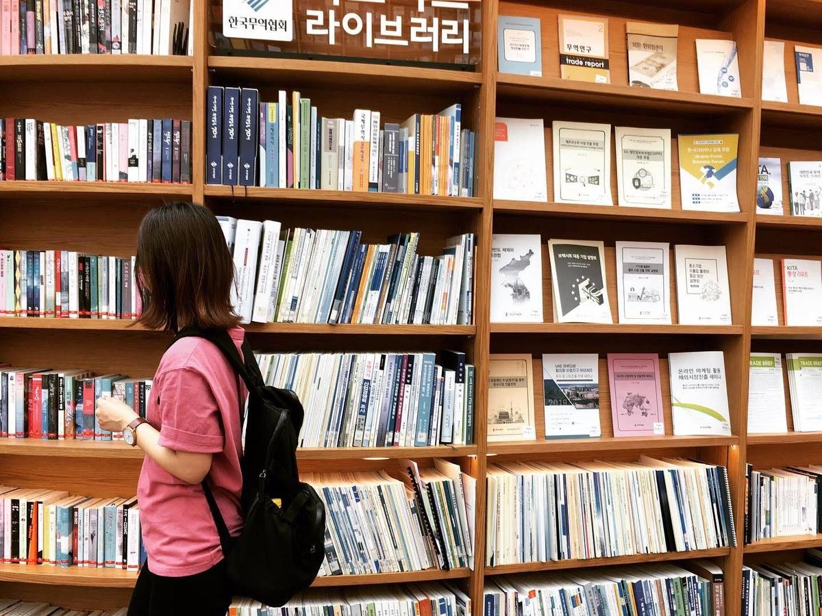 インスタ女子必見 韓国ソウルのピョルマダン図書館にある超巨大本棚がすごい トラエモンが投稿した記事 Sharee