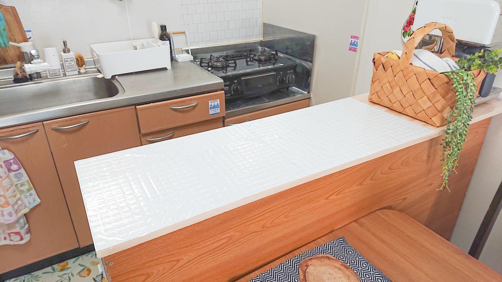 カラボでdiyキッチンカウンター 天板にタイルを貼ってみる Bennkoが投稿したフォトブック Lemon8