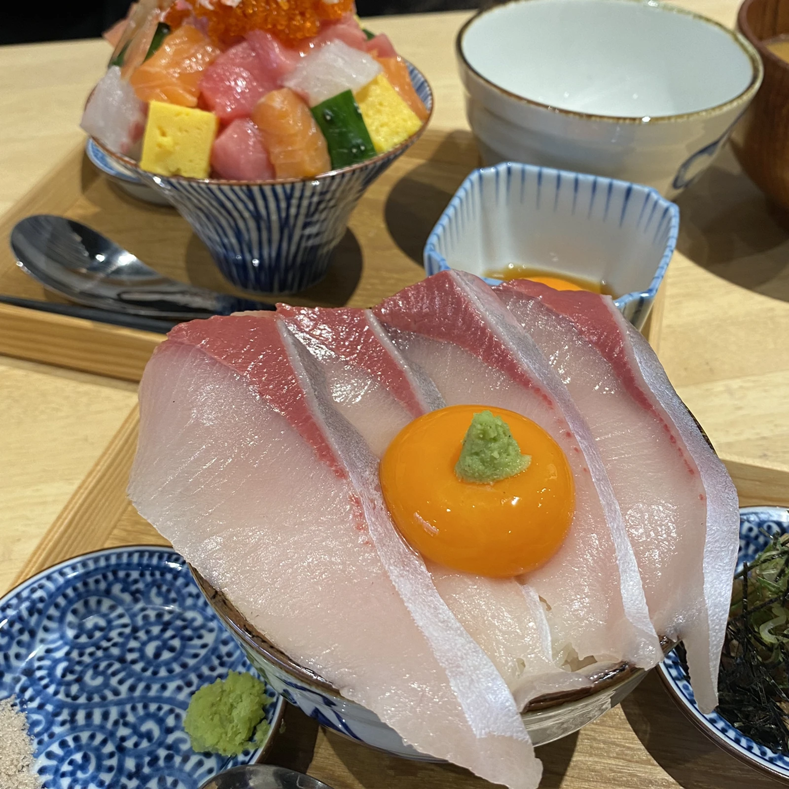 新宿 コスパ最高海鮮丼 新宿エリア激推しランチ 大好物は高カロリーが投稿したフォトブック Lemon8