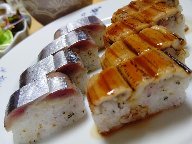秋刀魚棒寿司と煮穴子の棒寿司