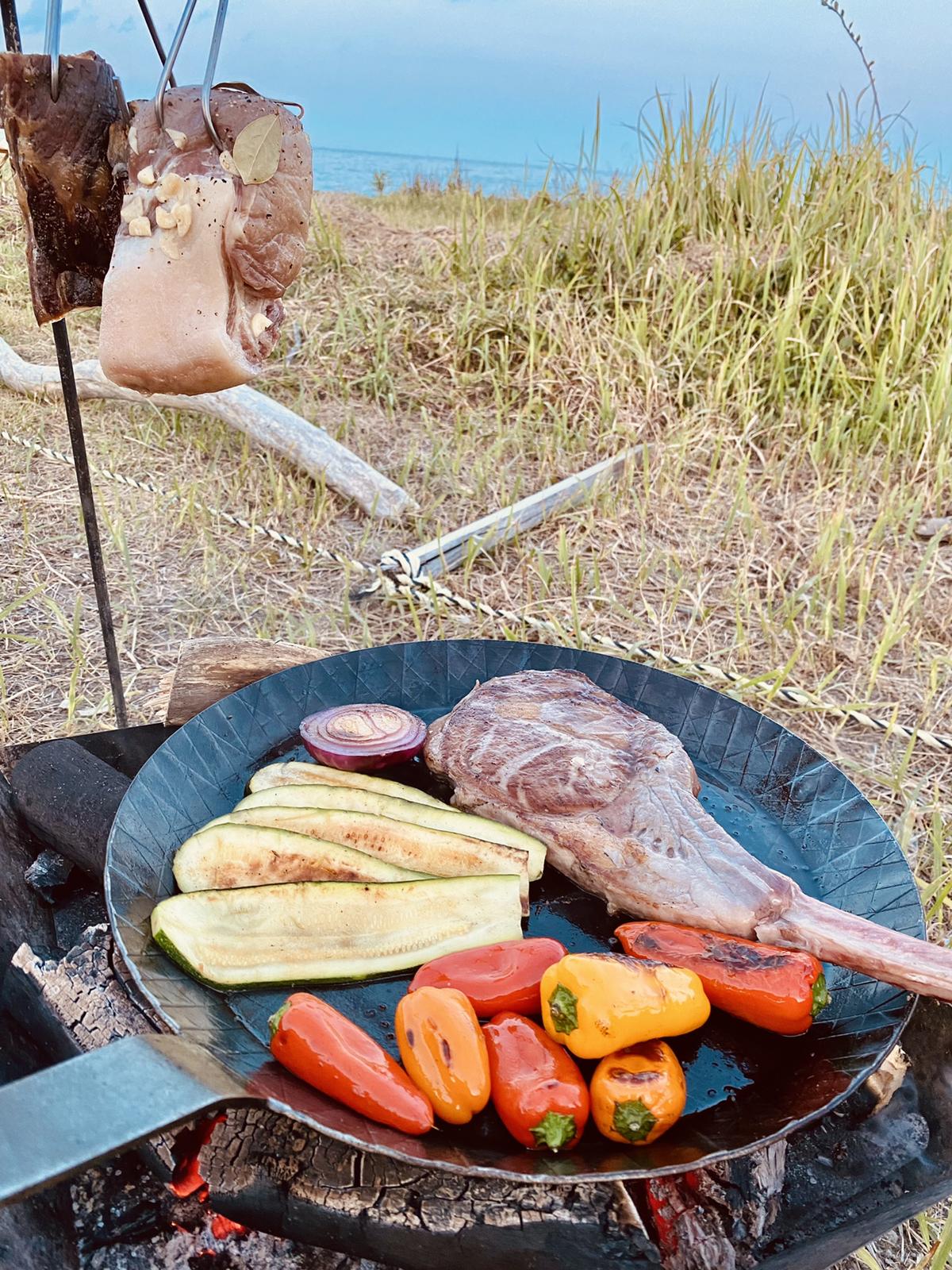 キャンプ飯 4人前 巨大ハンバーガー Jenny H Campが投稿したフォトブック Lemon8