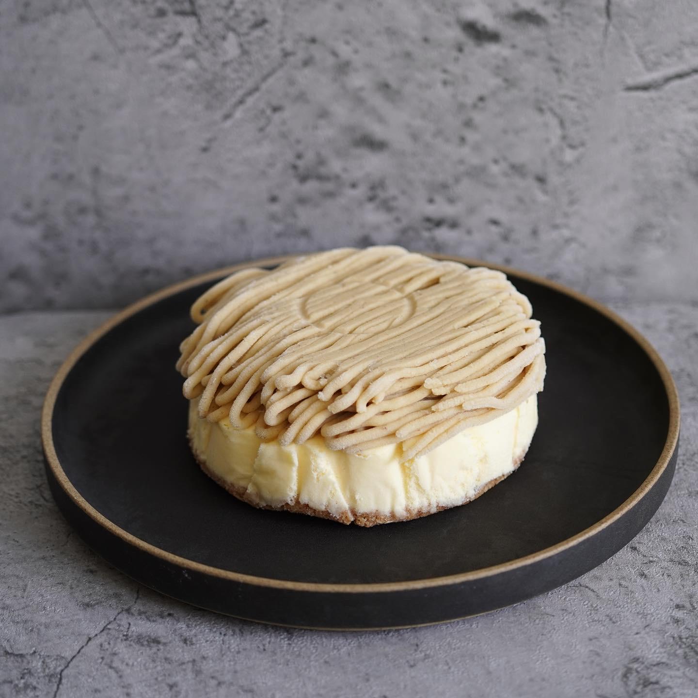 お取り寄せ 濃厚モンブランの贅沢チーズケーキを独り占め Pan Matsukoが投稿したフォトブック Lemon8