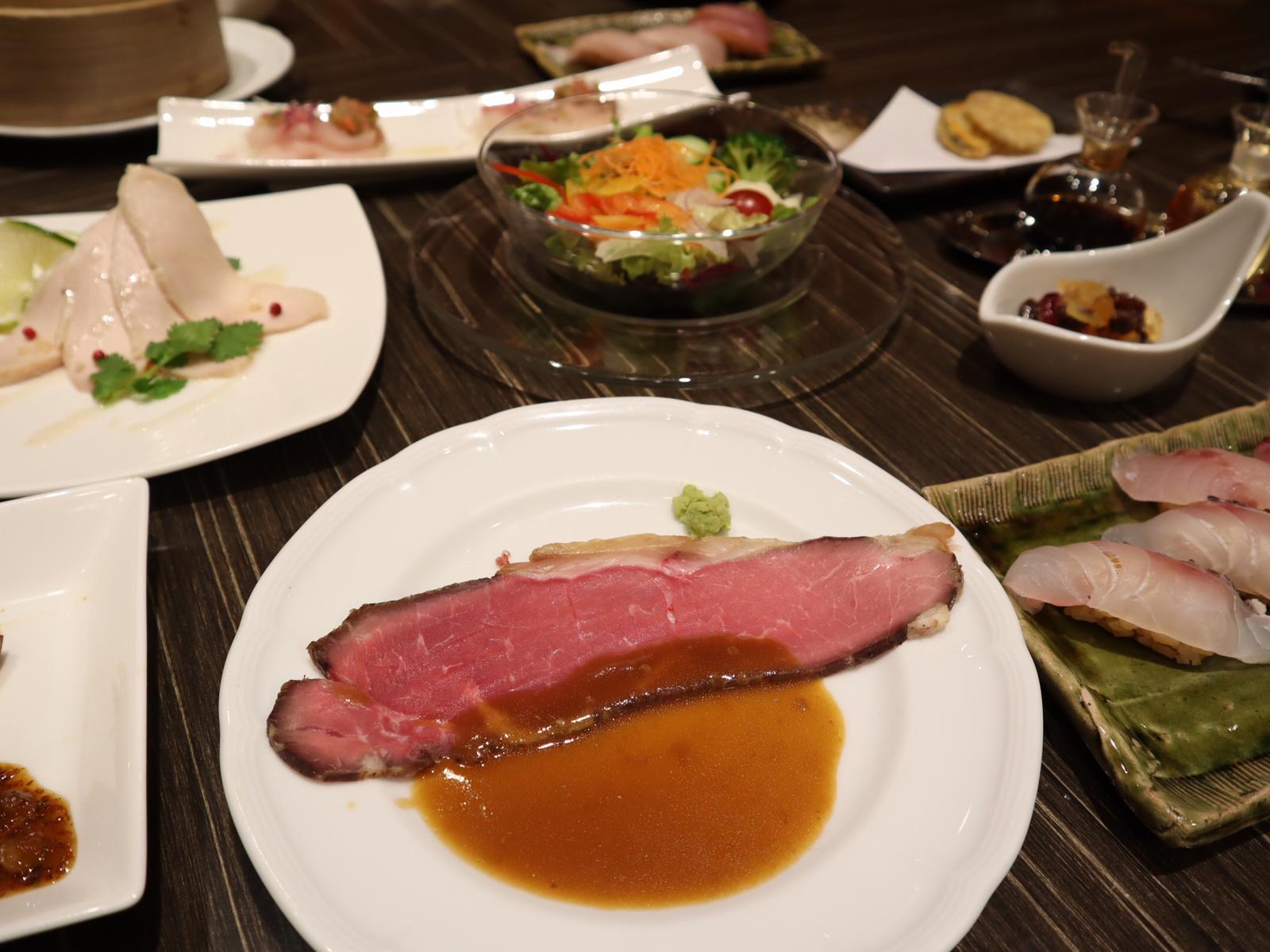 横浜 ローストビーフ食べ放題 クリスマスディナー ランチに Mako 絶景トラベラーが投稿したフォトブック Lemon8