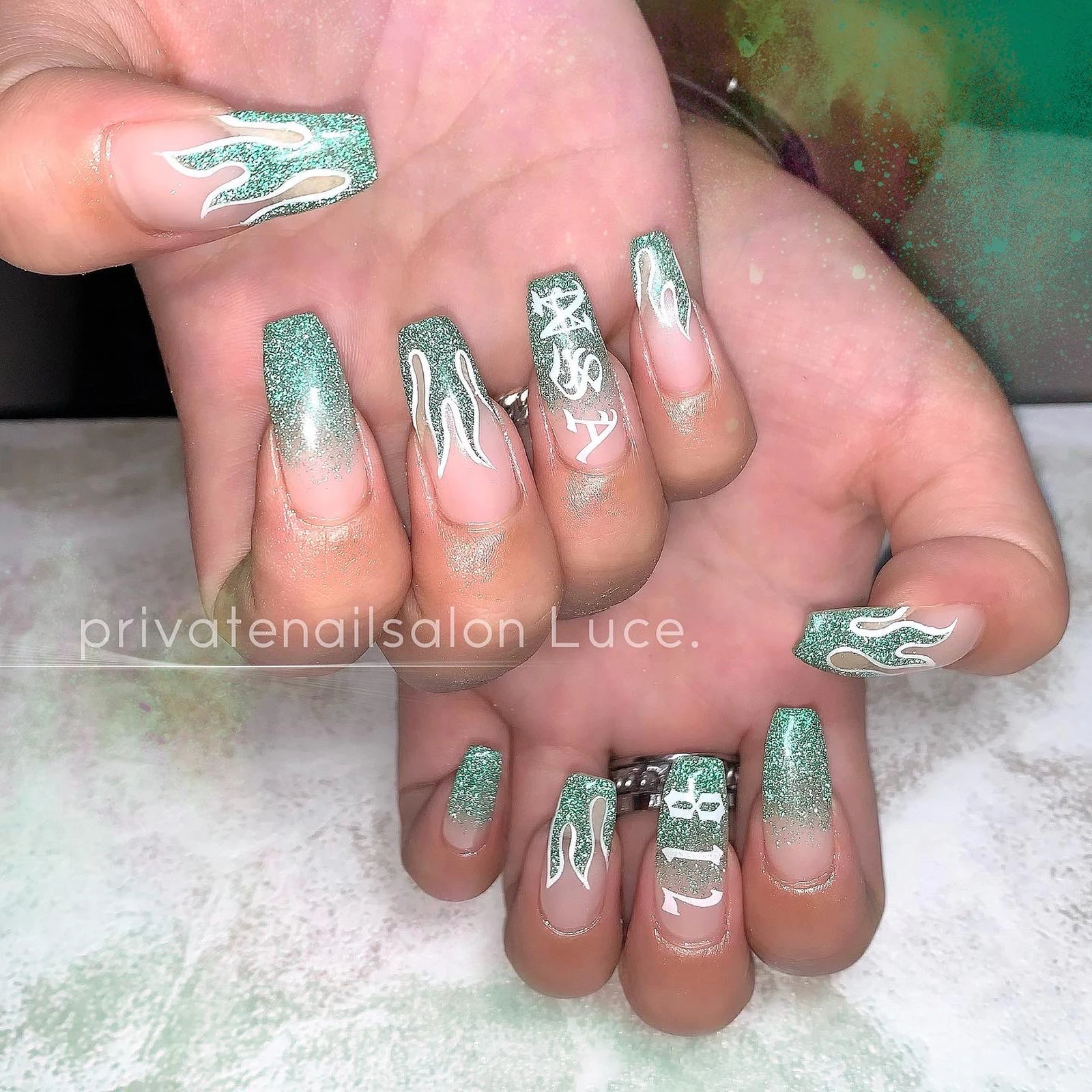 Nail Town Flash Powder 使用 ギラギラ炎ネイル Luce 19が投稿したフォトブック Lemon8